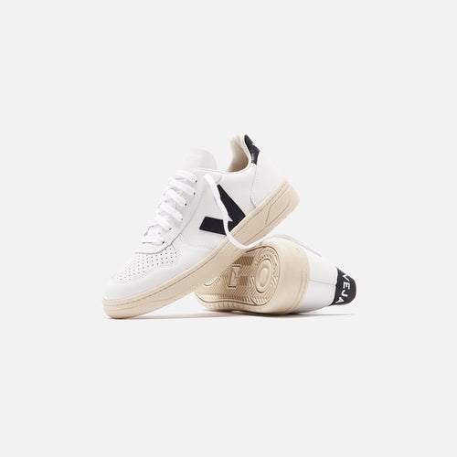 news/veja-v-10-extra-white-black-1