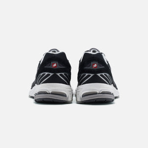 CDG Homme x New Balance 860 - Black / Grey