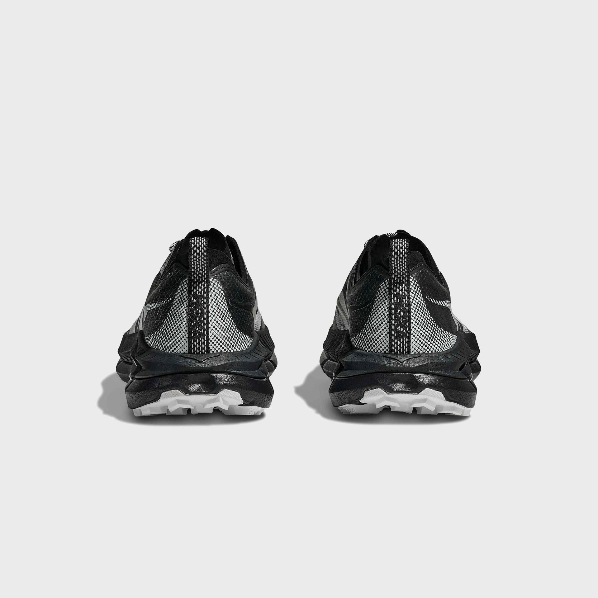 HOKA U Mafate Speed 4 Lite Ts - Black / White