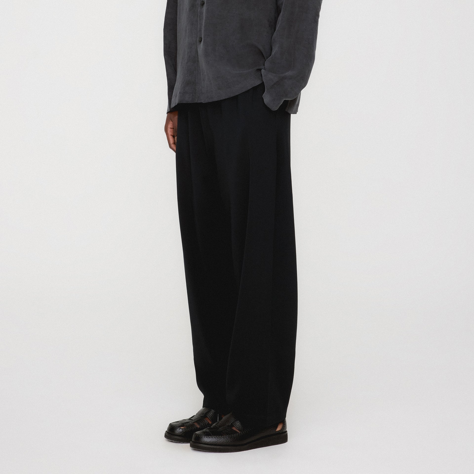 Kith Double Crepe Grayson Pant - Black