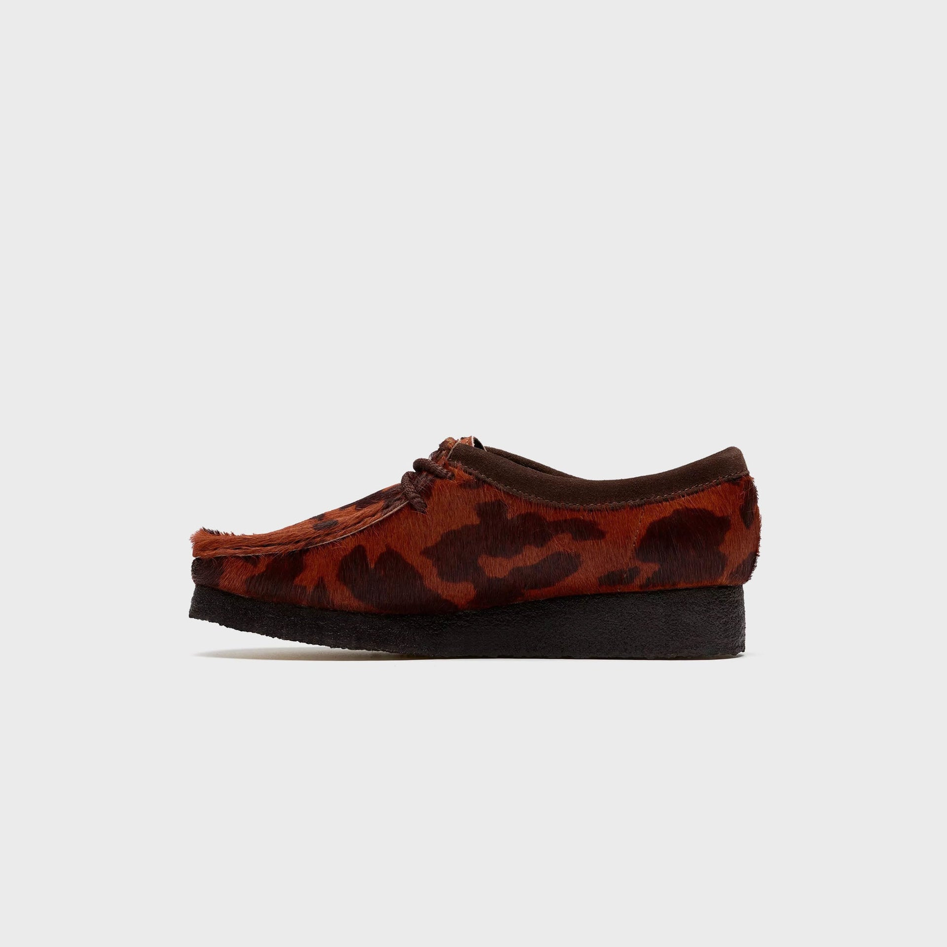 Clarks WMNS Wallabee - Brown Cow Print