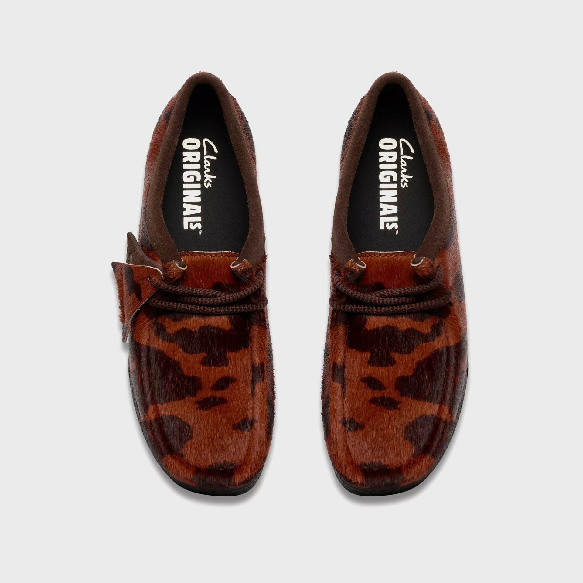 Clarks WMNS Wallabee - Brown Cow Print