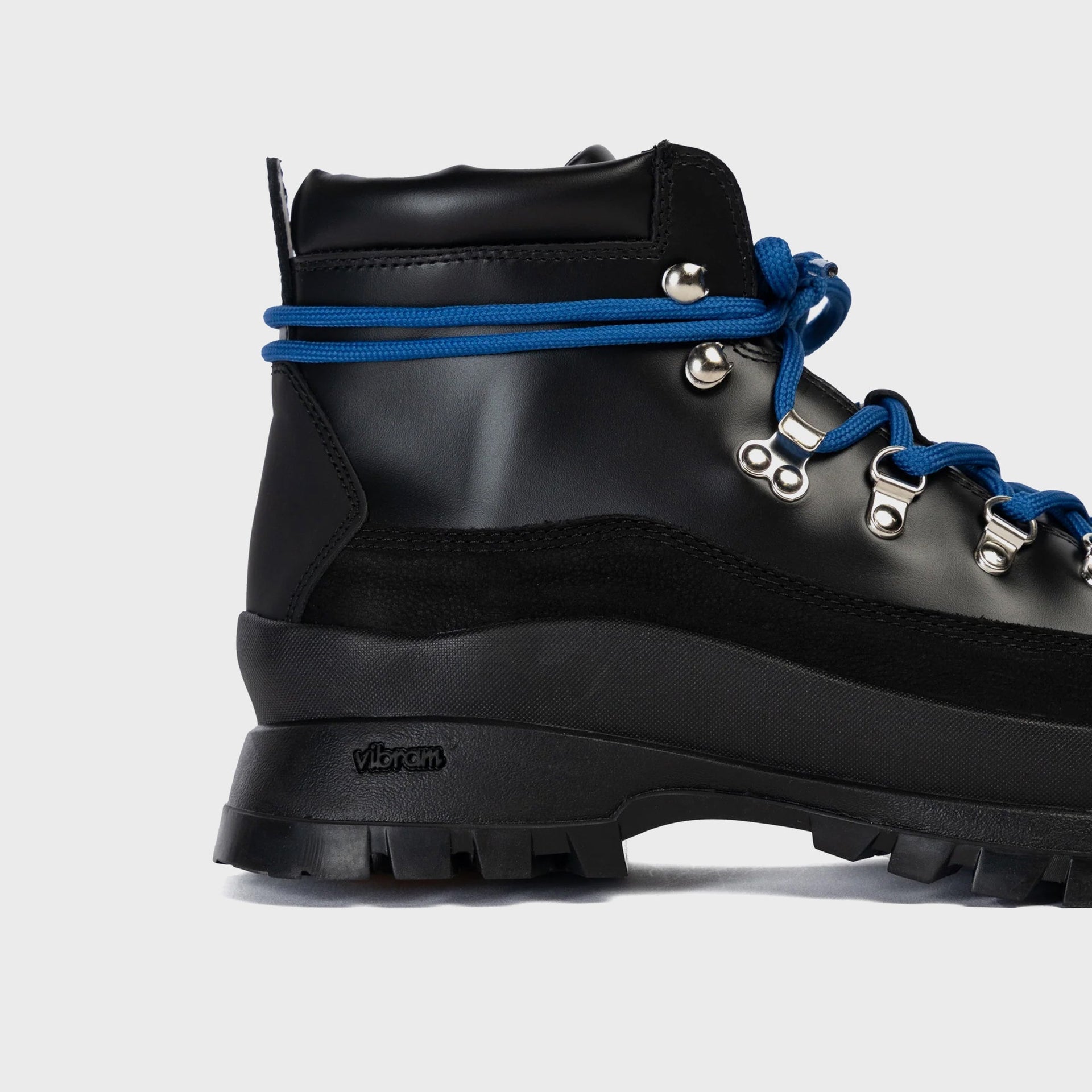 Collegium Pillar Summit - Nero