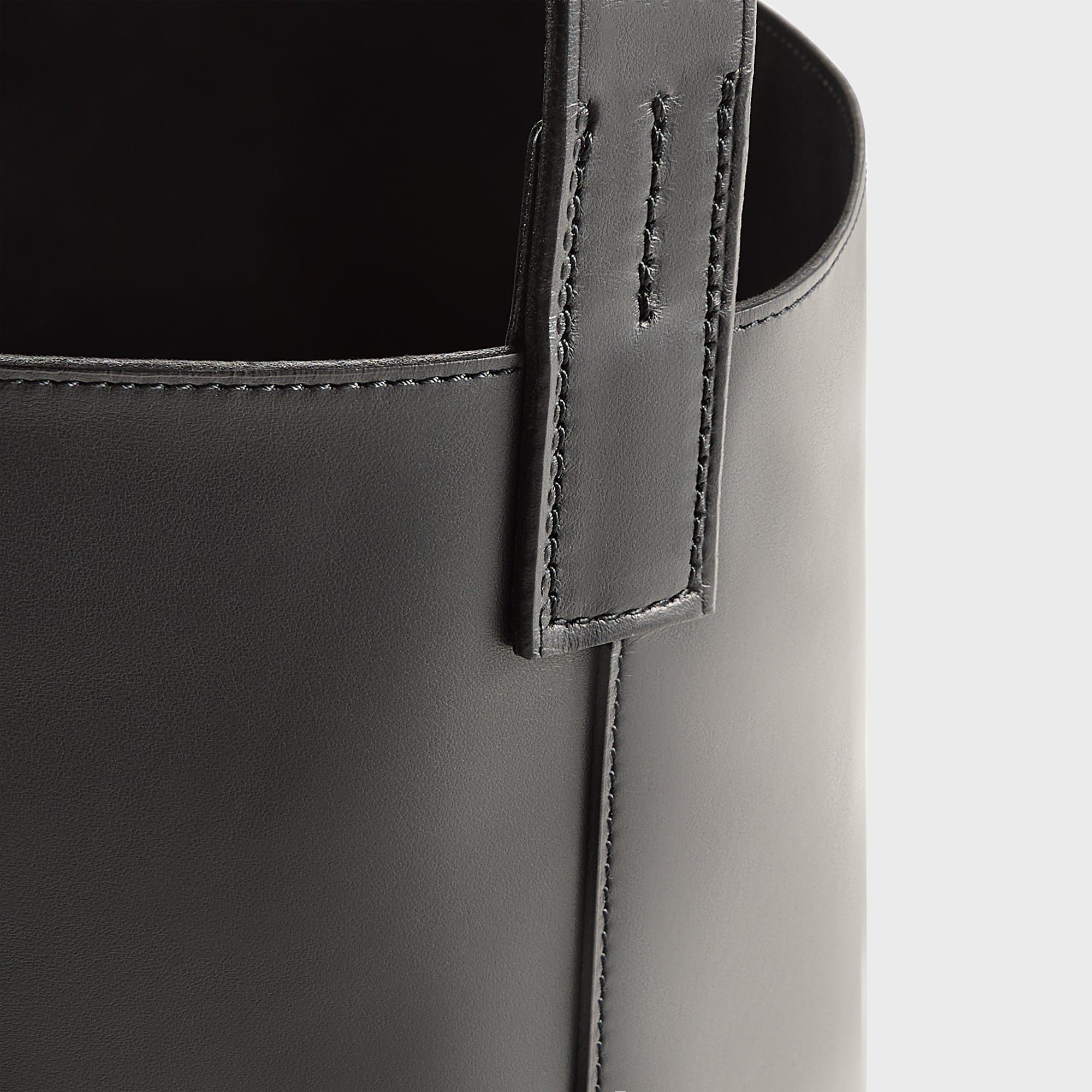 Auralee Leather Shoulder Bag Made by Aeta - Black – Kith Auralee Leather Shoulder Bag Made by Aeta - Black – Kith