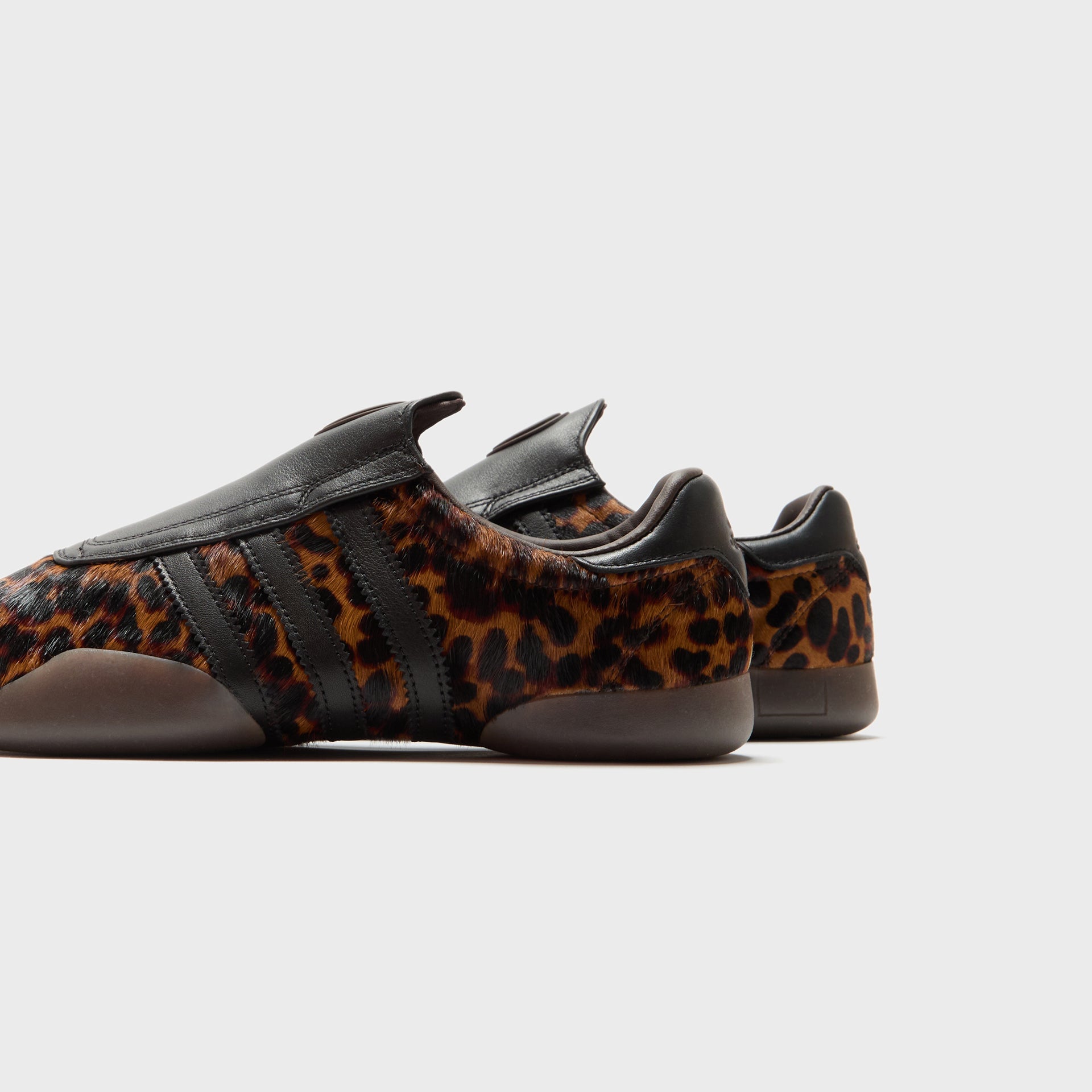 adidas WMNS Taekwondo Mei - Brown / Core Black / Gum