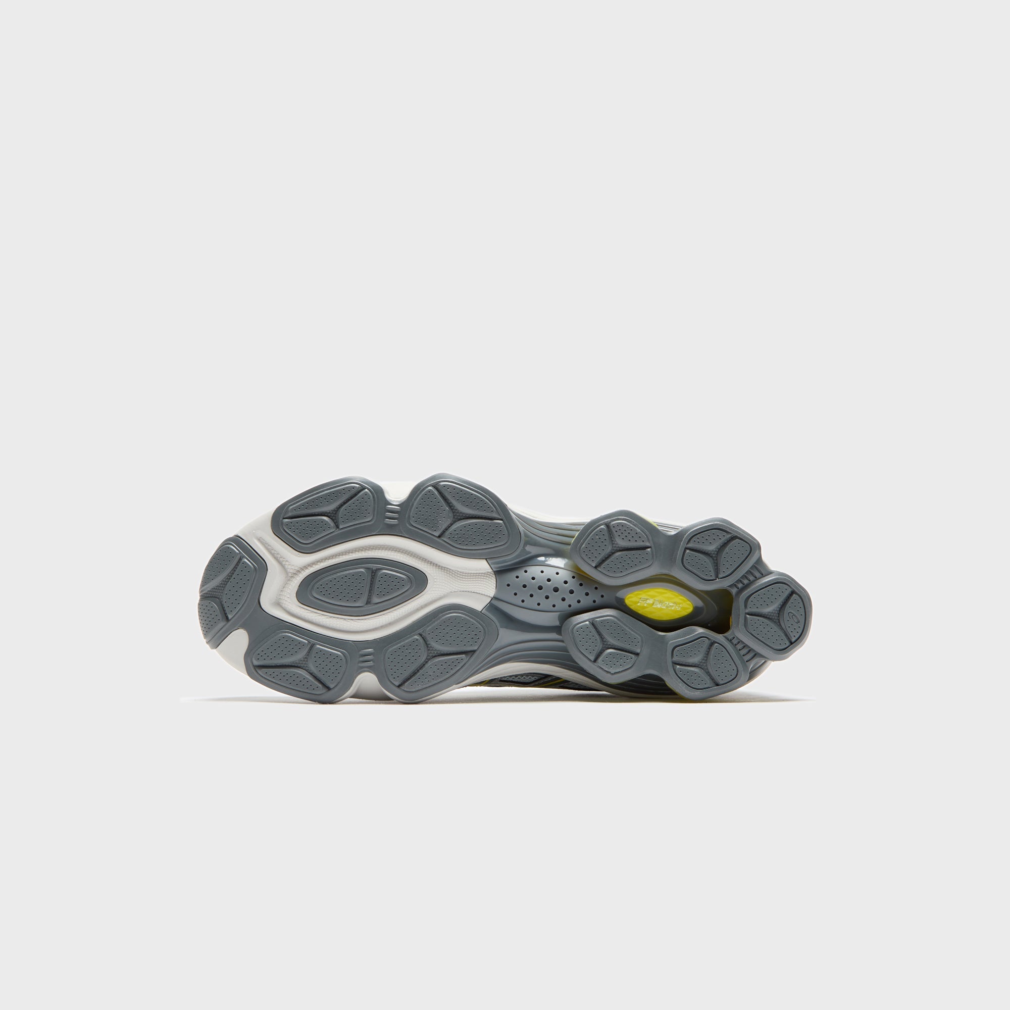 ASICS GEL KINETIC FLUENT グレー nyc kith Asics Gel-Kinetic Fluent 'Carrier Grey / Pure Silver