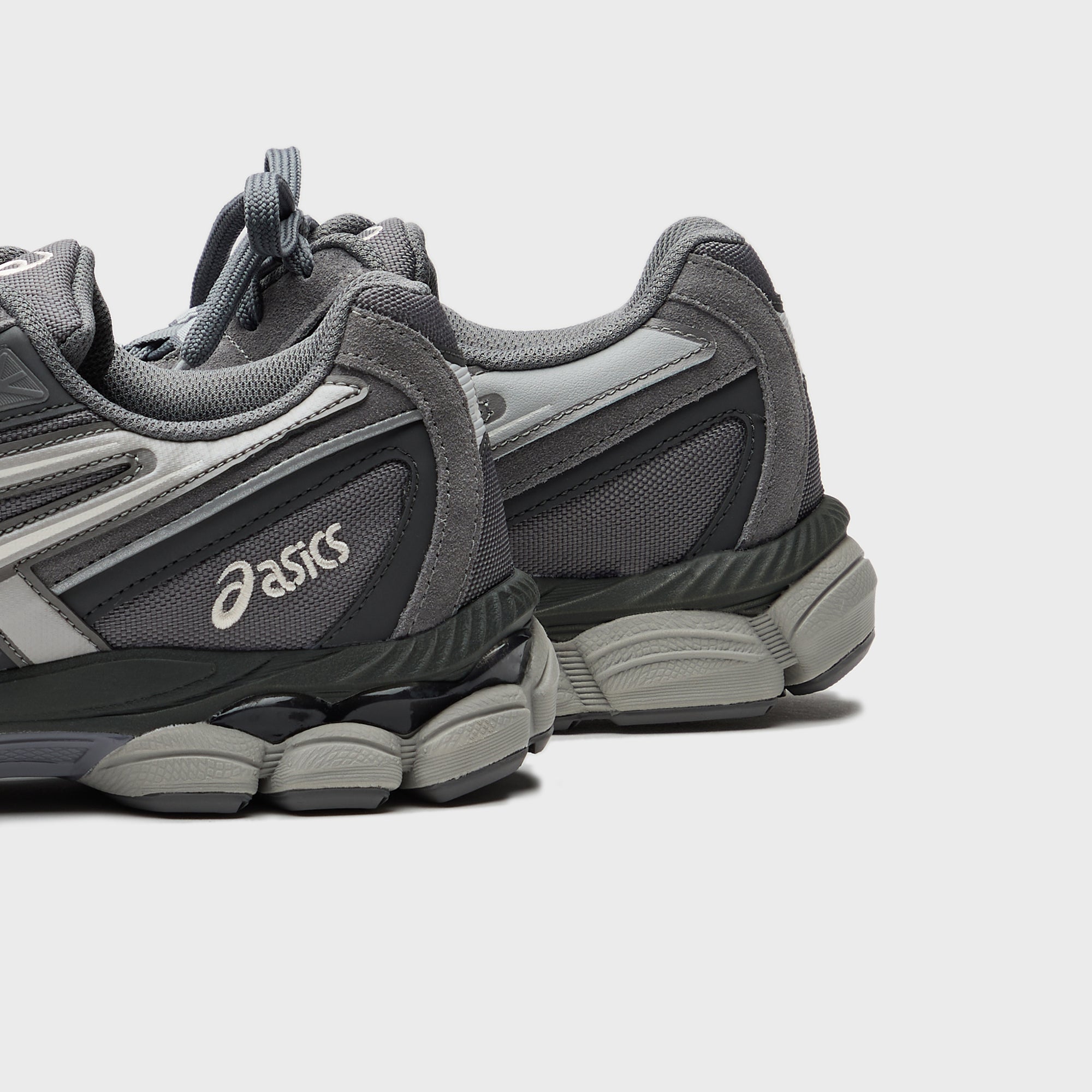 ASICS GEL-NYC 2055 - Carbon / Cement Grey – Kith