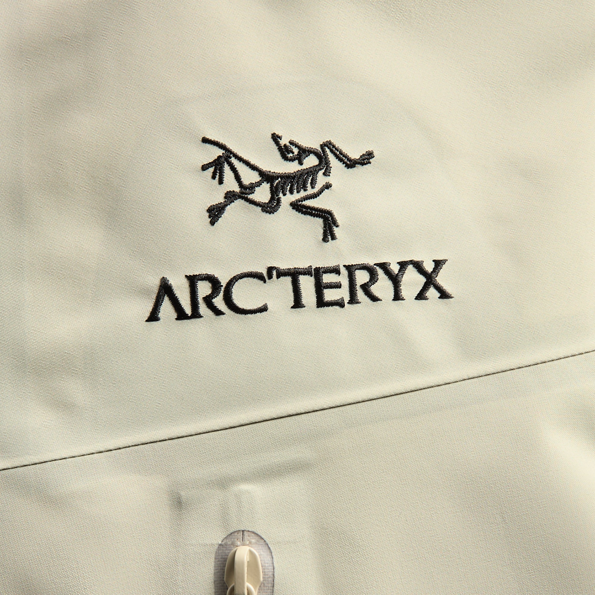Arc'teryx Alpha SV Jacket - Sea Salt / Black – Kith