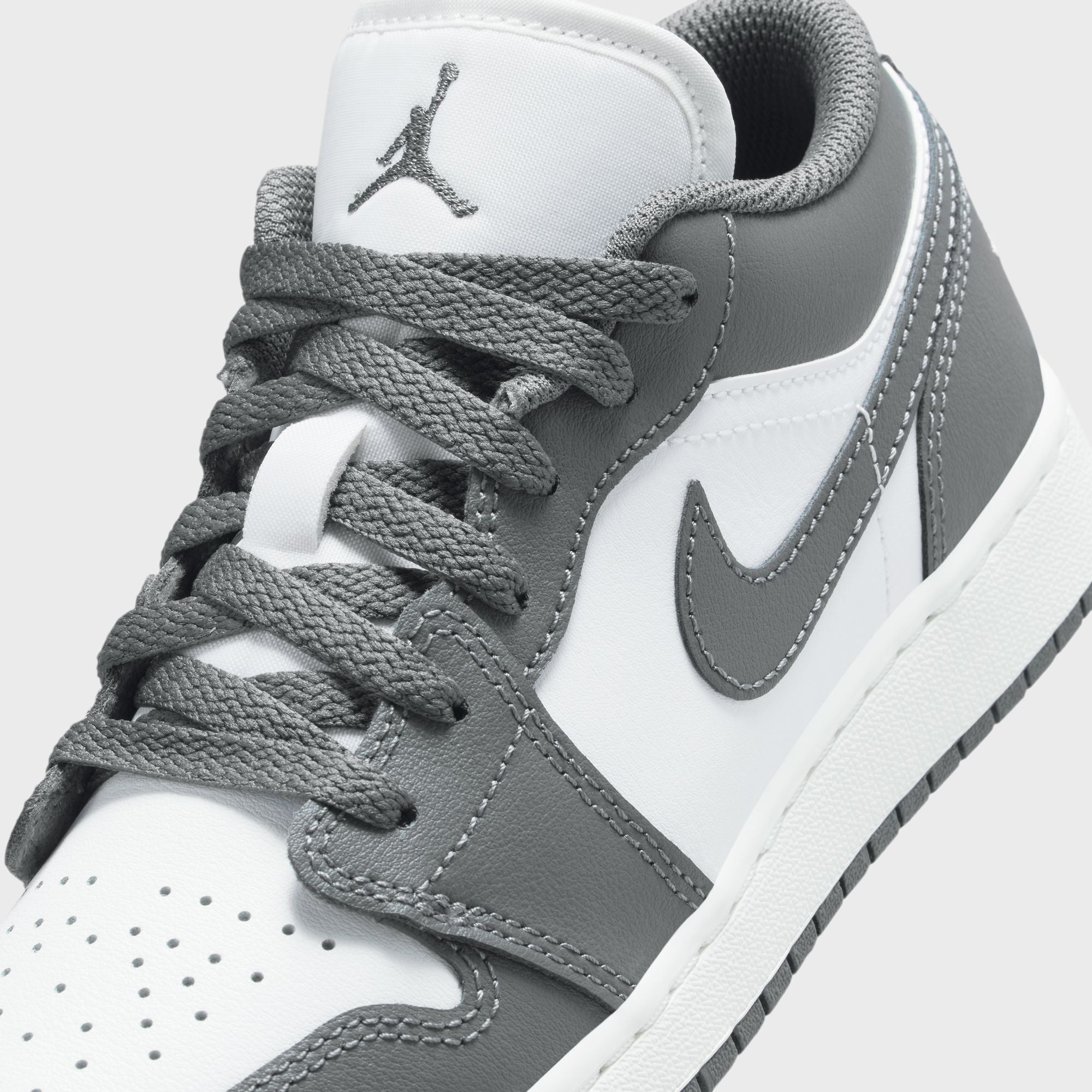 Air Jordan 1 ホワイト/グレー/ブラック 2/1発売｜Nike Air Jordan 1 Mid 