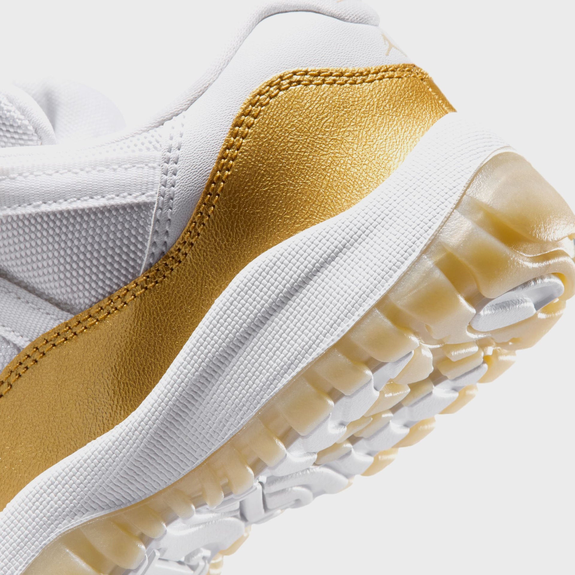 Jordan PS Jordan 11 Retro Low - White / Metallic Gold