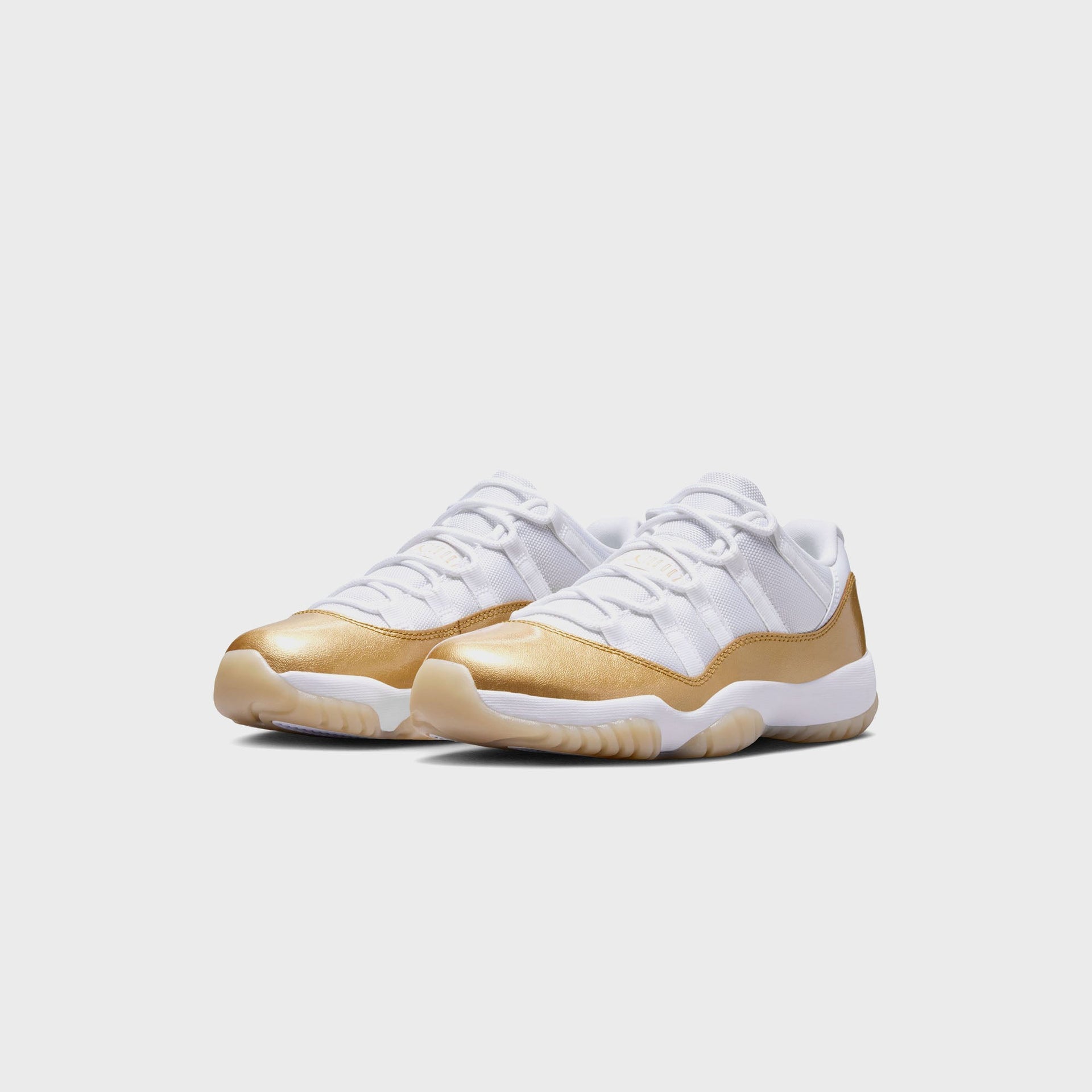 Jordan WMNS Air Jordan 11 Low - White / Metallic Gold