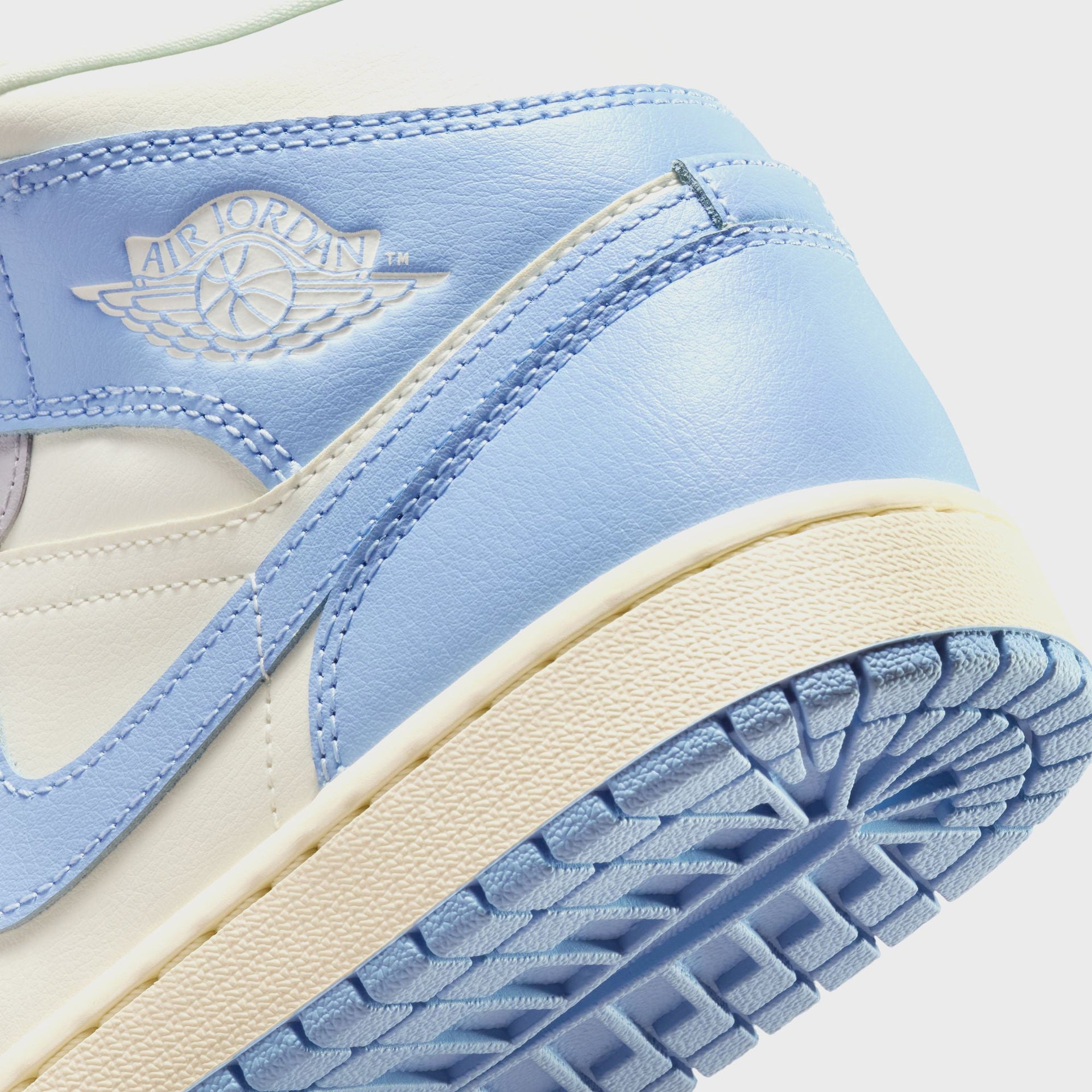 Nike WMNS Air Jordan 1 Mid - Psychic Blue / Sail / Coconut Milk / Neutral Grey