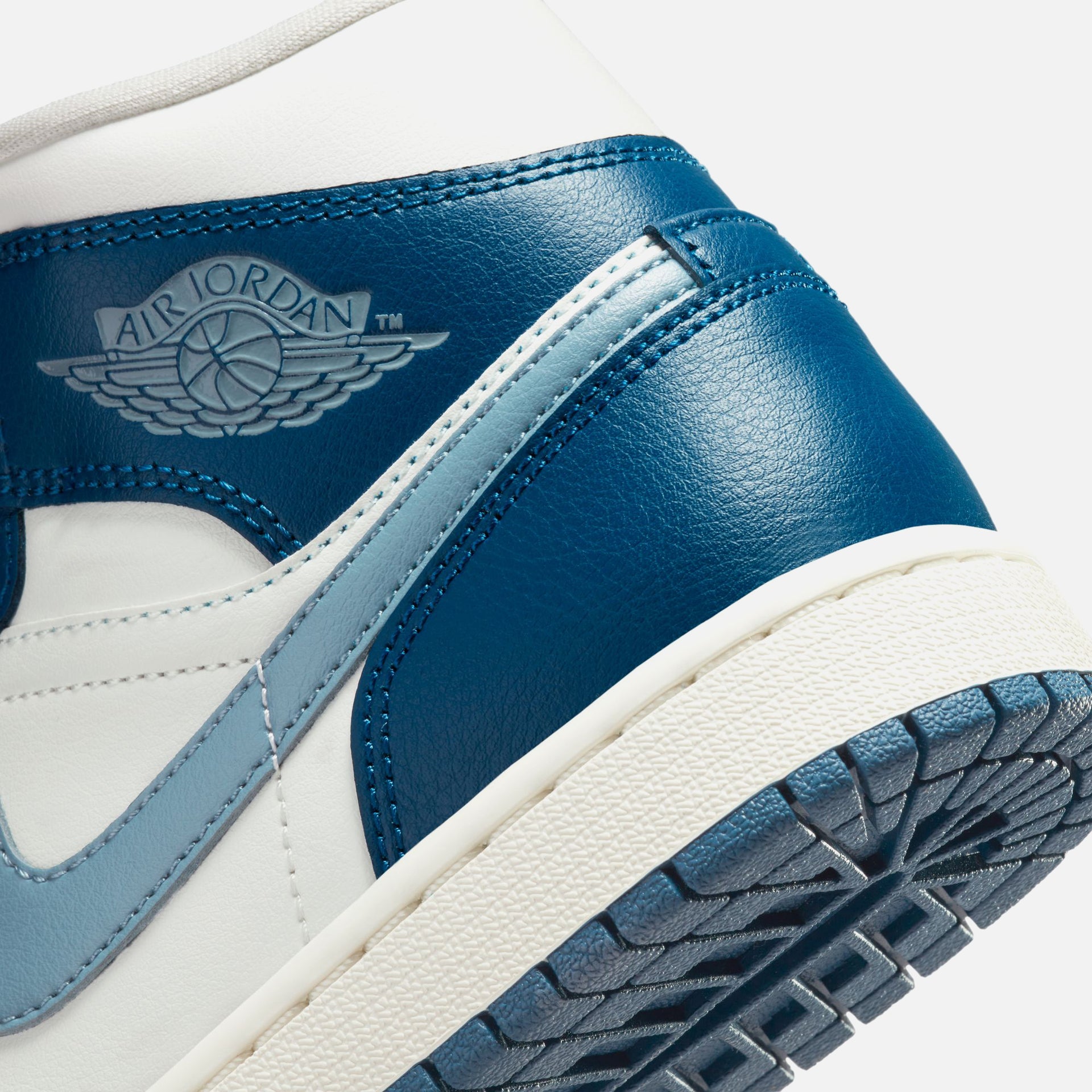 Nike WMNS Air Jordan 1 Mid - Sky J French / Blue / Ozone Blue / Sail