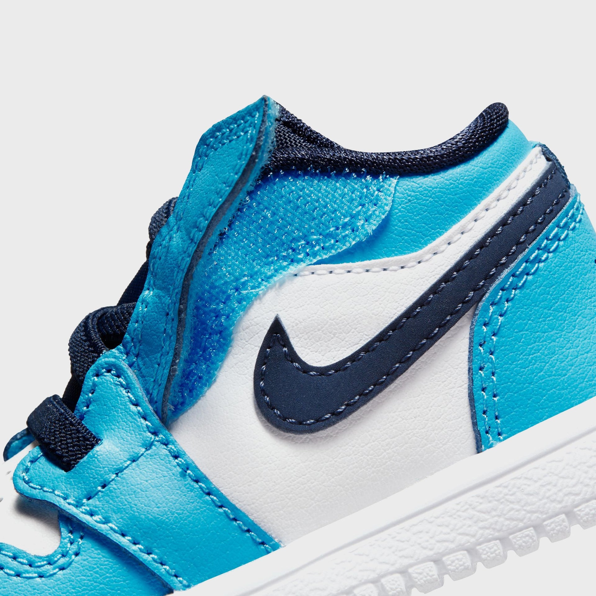 Jordan TD Jordan 1 Low Alt - White / Obsidian / Dark Powder Blue