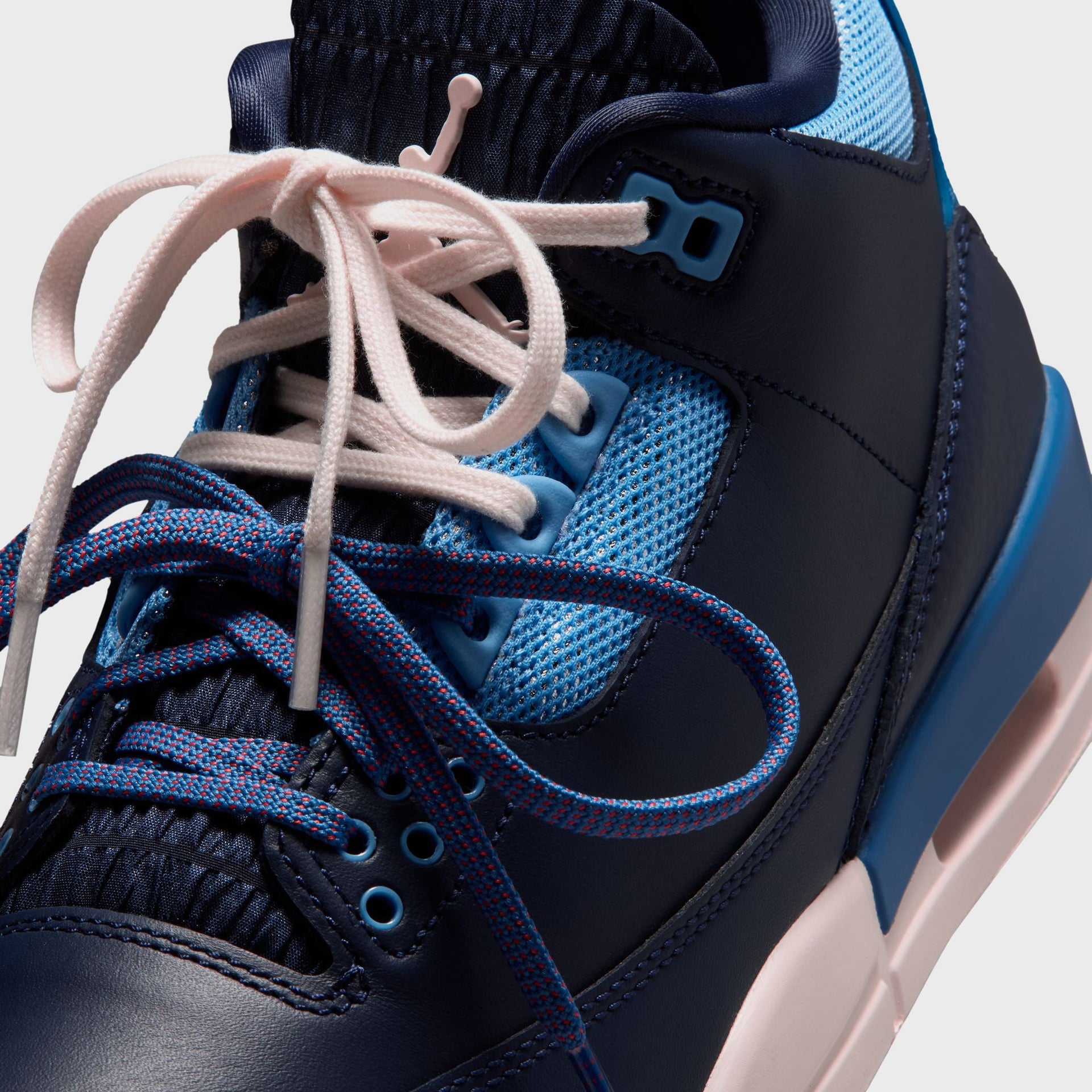 Jordan WMNS Air Jordan 3 Retro - Obsidian / Track Red