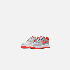 Nike GS Air Force 1 - Light Smoke Grey / Bright Crimson / White – Kith