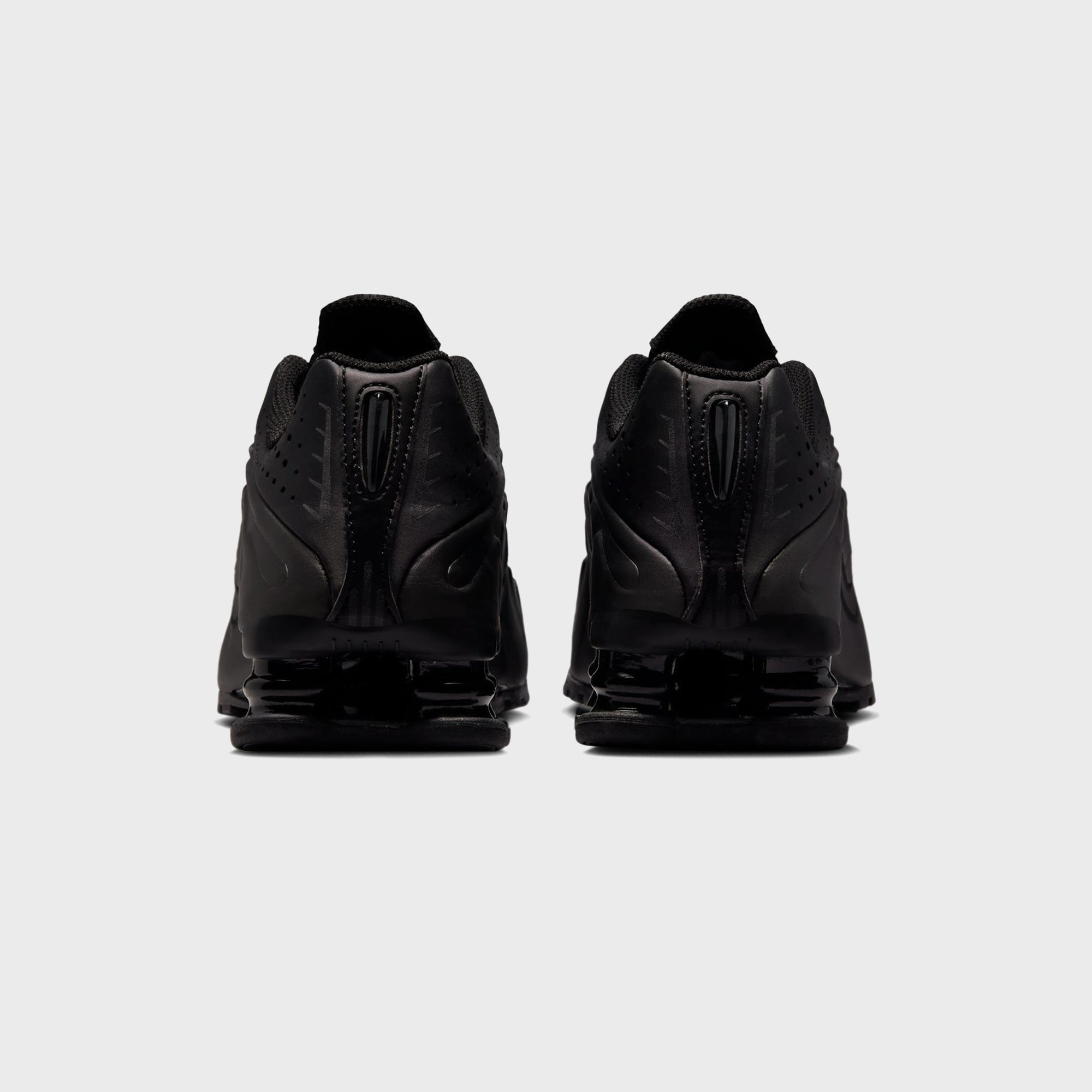 靴 NIKE SHOX R4 BLACK/BLACK- BRIGHT CRIMSON Nike Shox R4 - Black / Black / Black / Bright Crimson – Kith