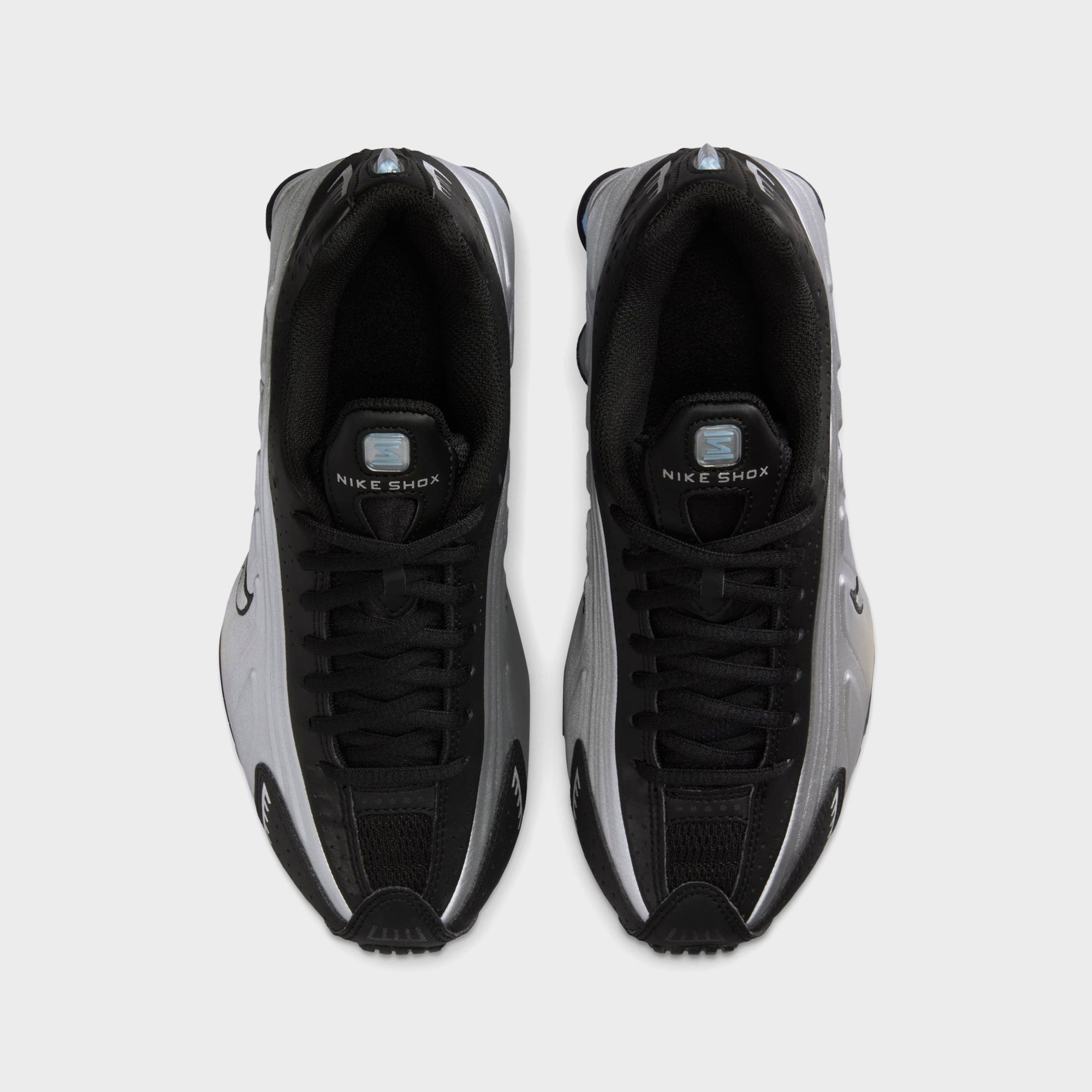 Nike Shox R4 ブラック/メタリックシルバー Nike Shox R4 - Metallic Silver / Black / Psychic Blue – Kith