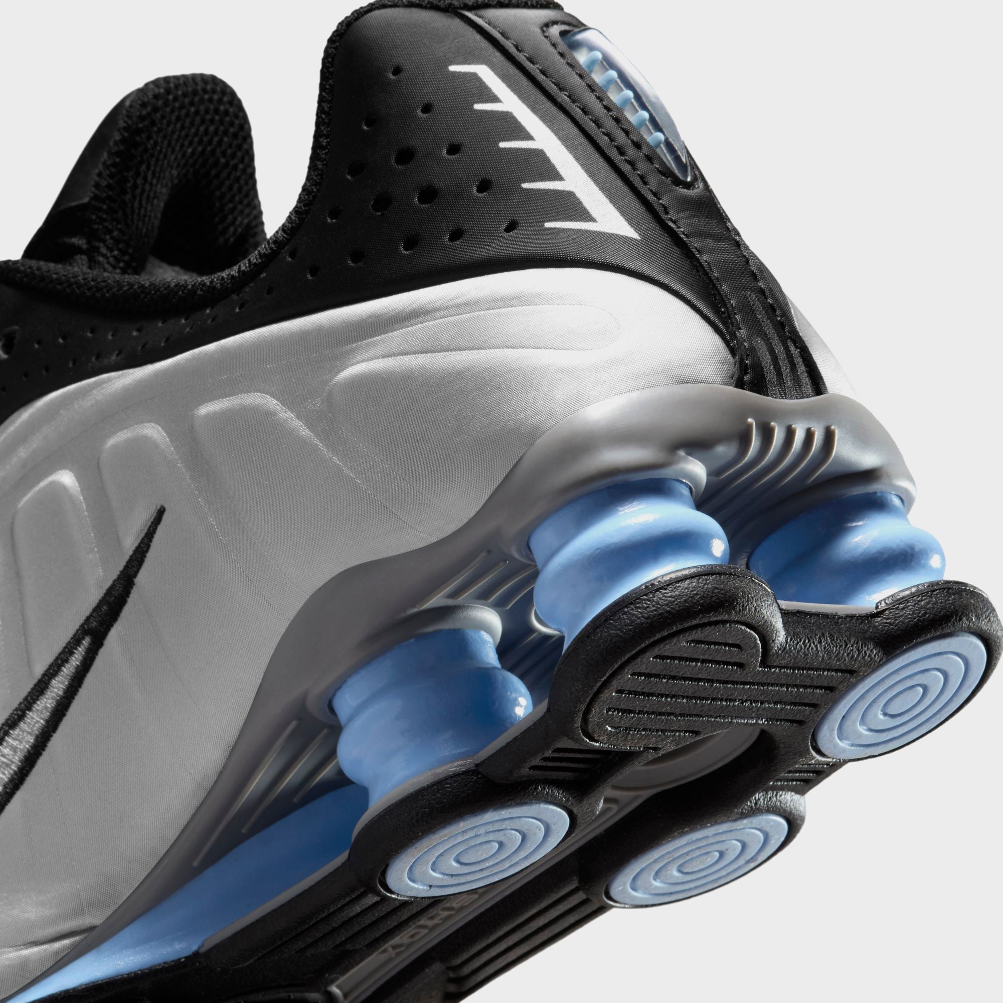 ★NIKE★ SHOX R4 M llic Silver Psychic Blue HQ1998-004 Nike Shox R4 Metallic Silver / Psychic Blue - Mar 2025