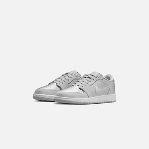 Nike con GS Air Jordan 1 Low OG - Neutral Grey / Metallic Silver / White