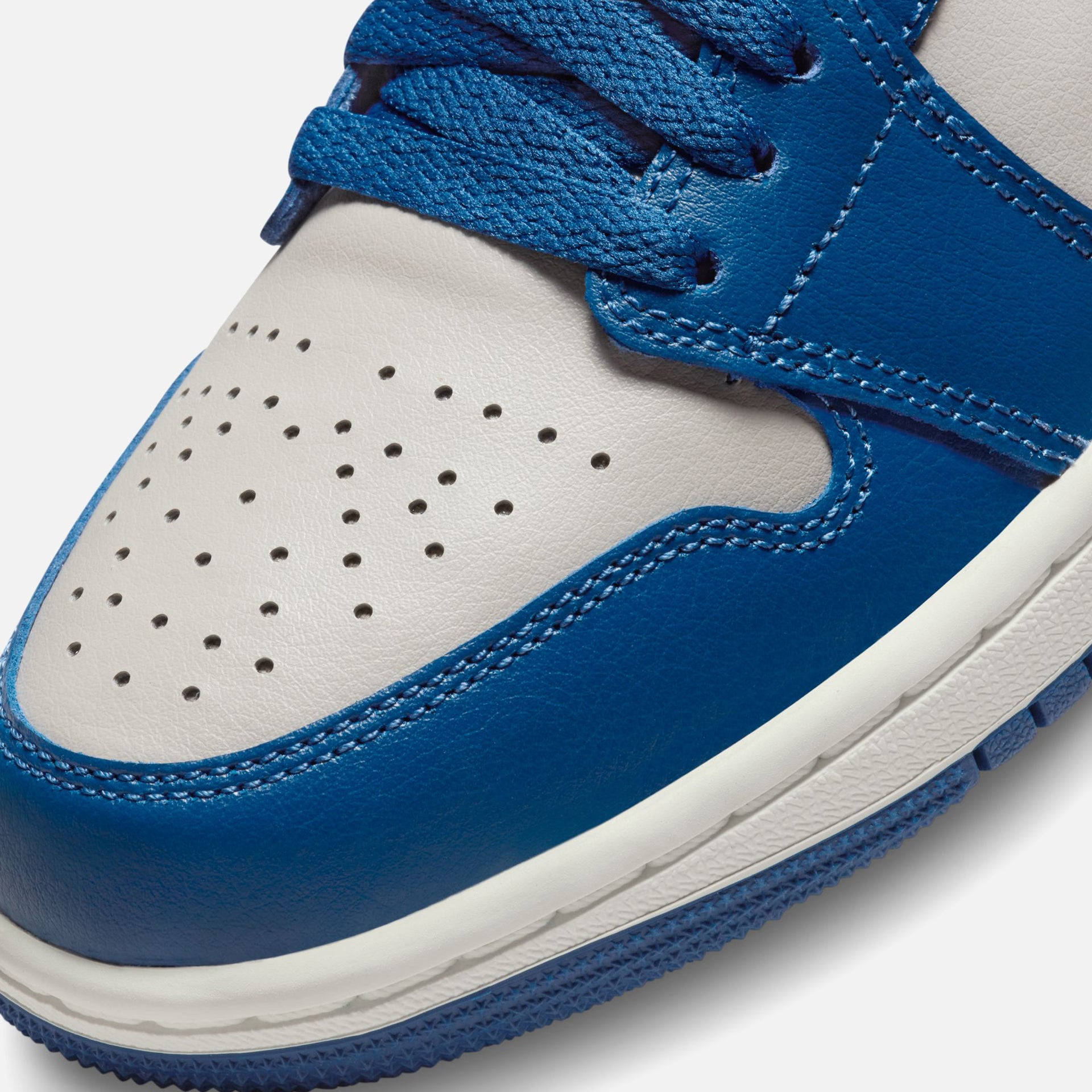 Nike WMNS Air Jordan 1 Low - French Blue / Black College Grey / Sail / Black