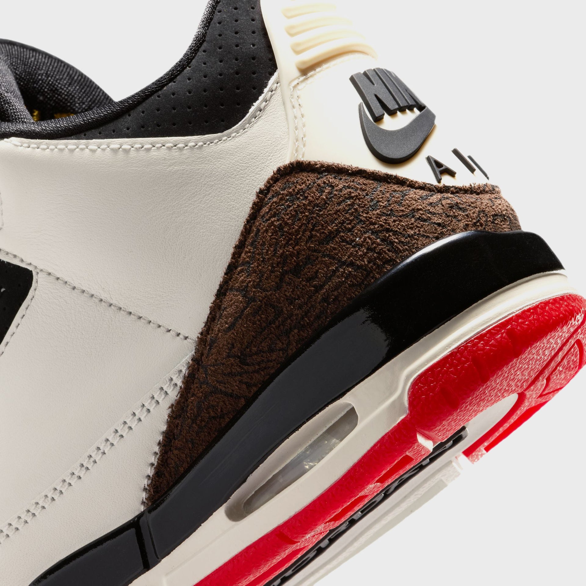 Jordan GS Air Jordan 3 - Sail / University Red / Pale Ivory / Black