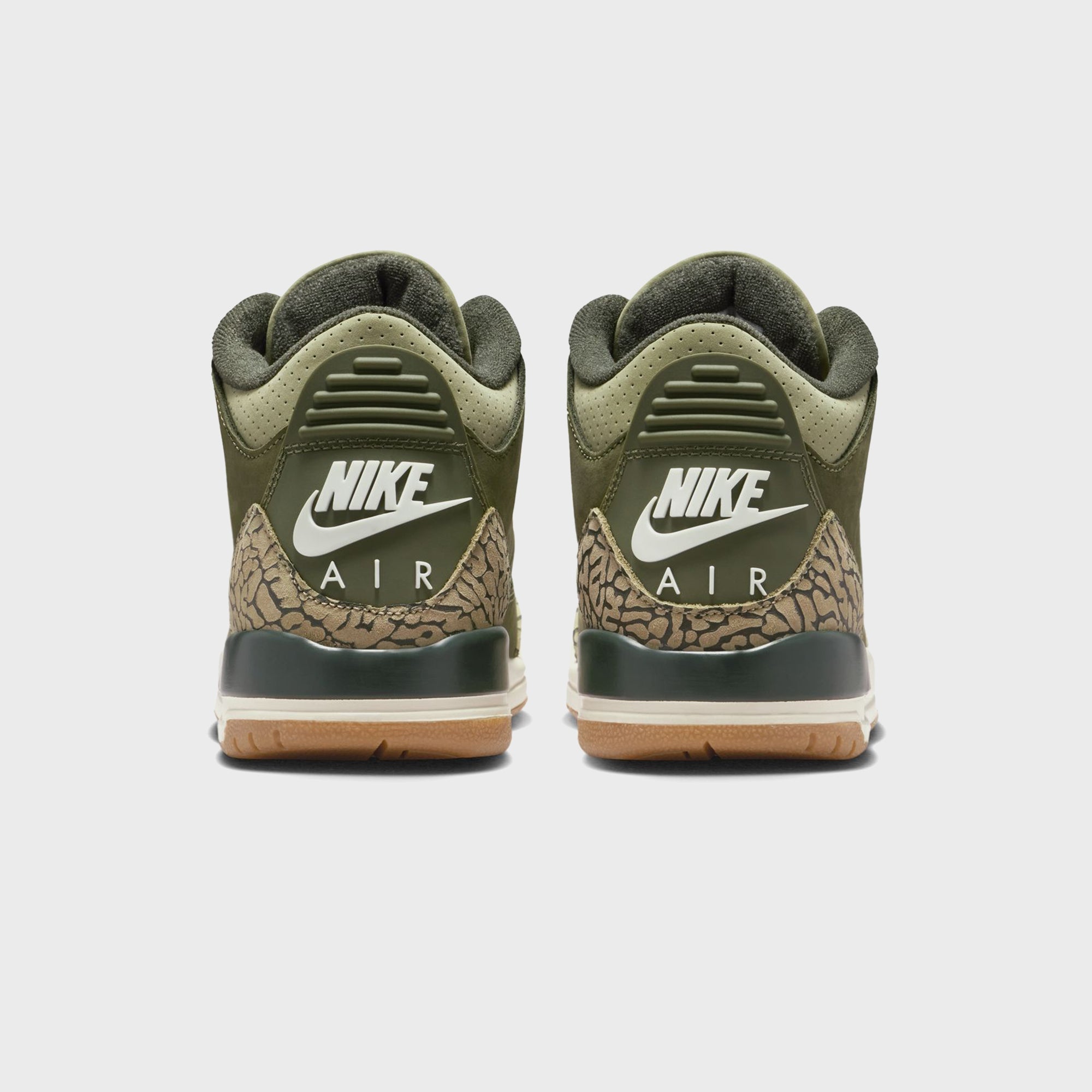 [ナイキ] エア ジョーダン 3 レトロ GS [J AIR JORDAN 3 RETRO GS] ミディアムオリーブ/ニュートラルオリーブ/セイル/セコイア DM0967-202 Jordan GS Air Jordan 3 Retro - Medium Olive / Sequoia / Neutral