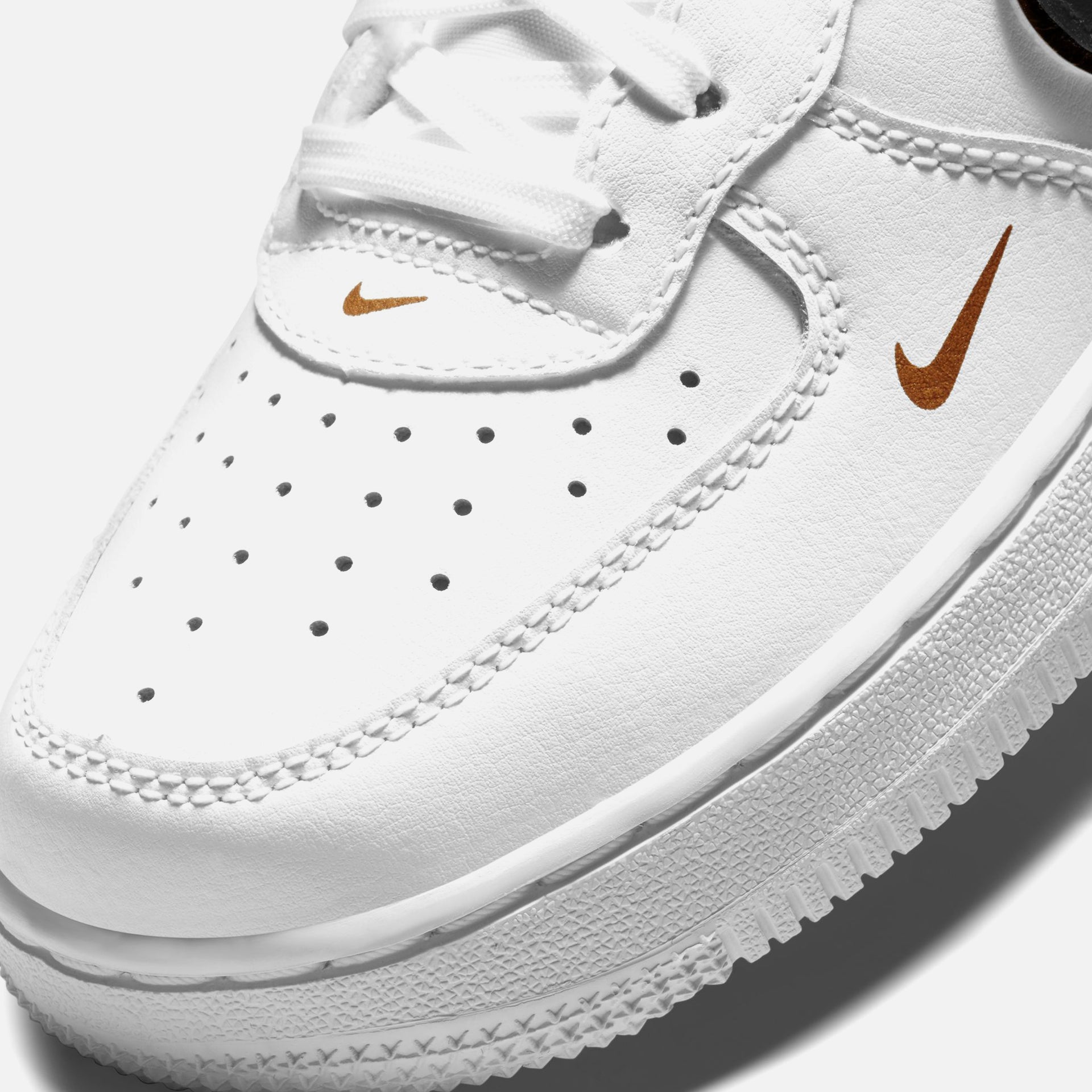 Nike PS Air Force 1 Lv8 - White / Black / Metallic Gold