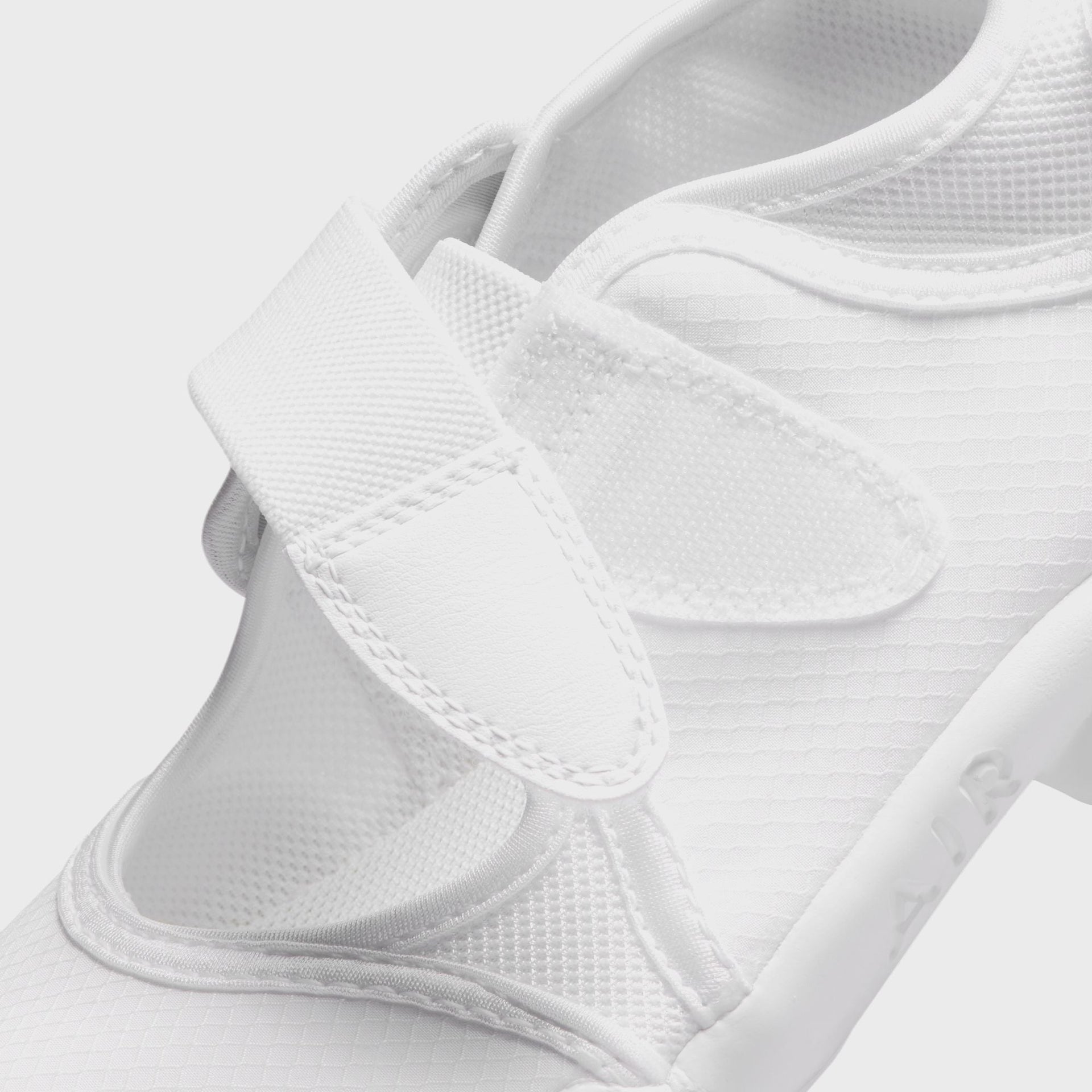 Nike WMNS Air Rift Breathe - White / Pure Platinum / White