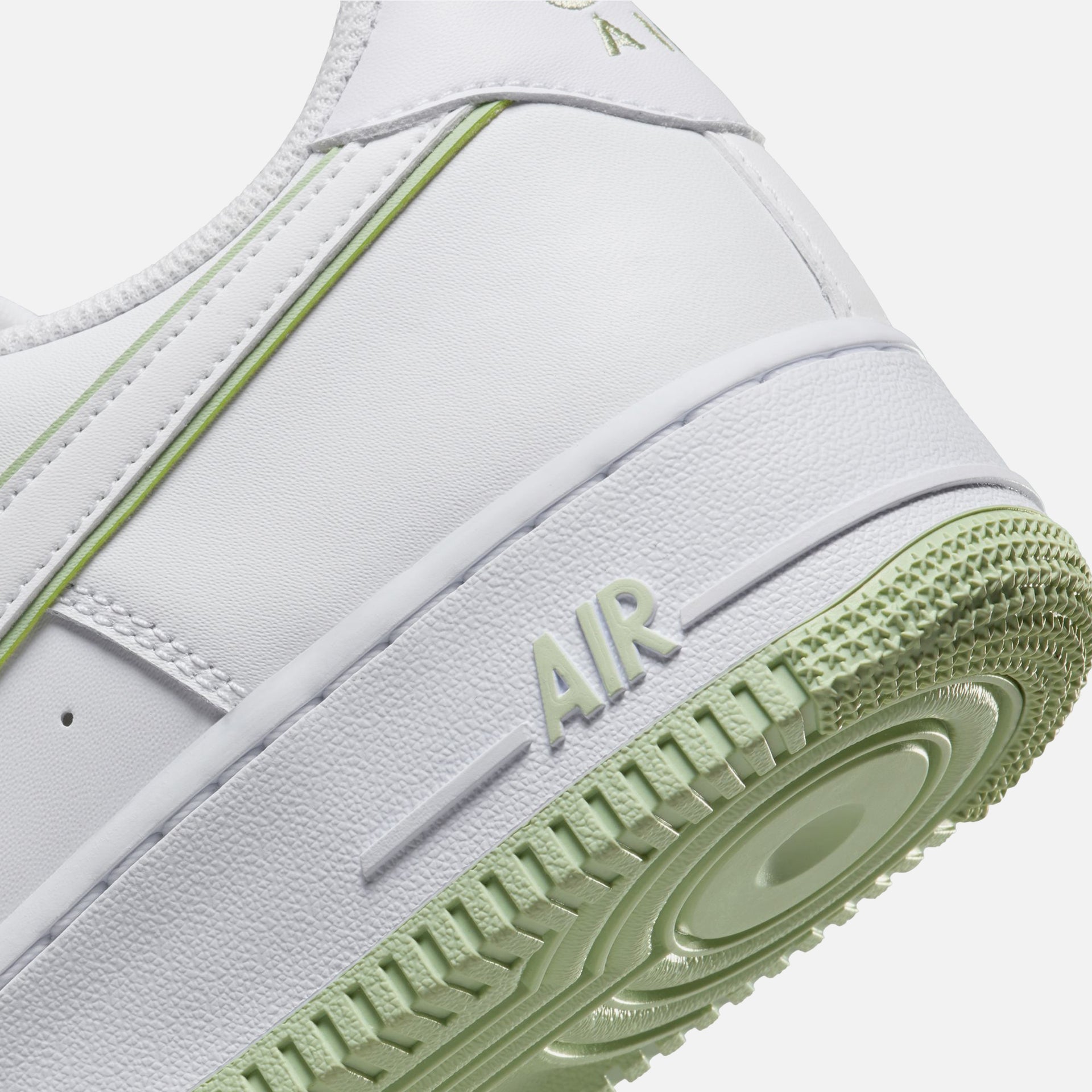 Nike Air Force 1 - White / Honeydew