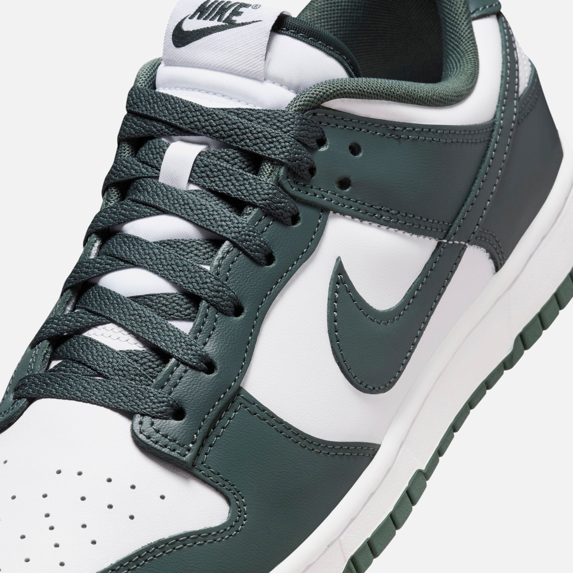 Nike Dunk Low Retro - White / Vintage Green