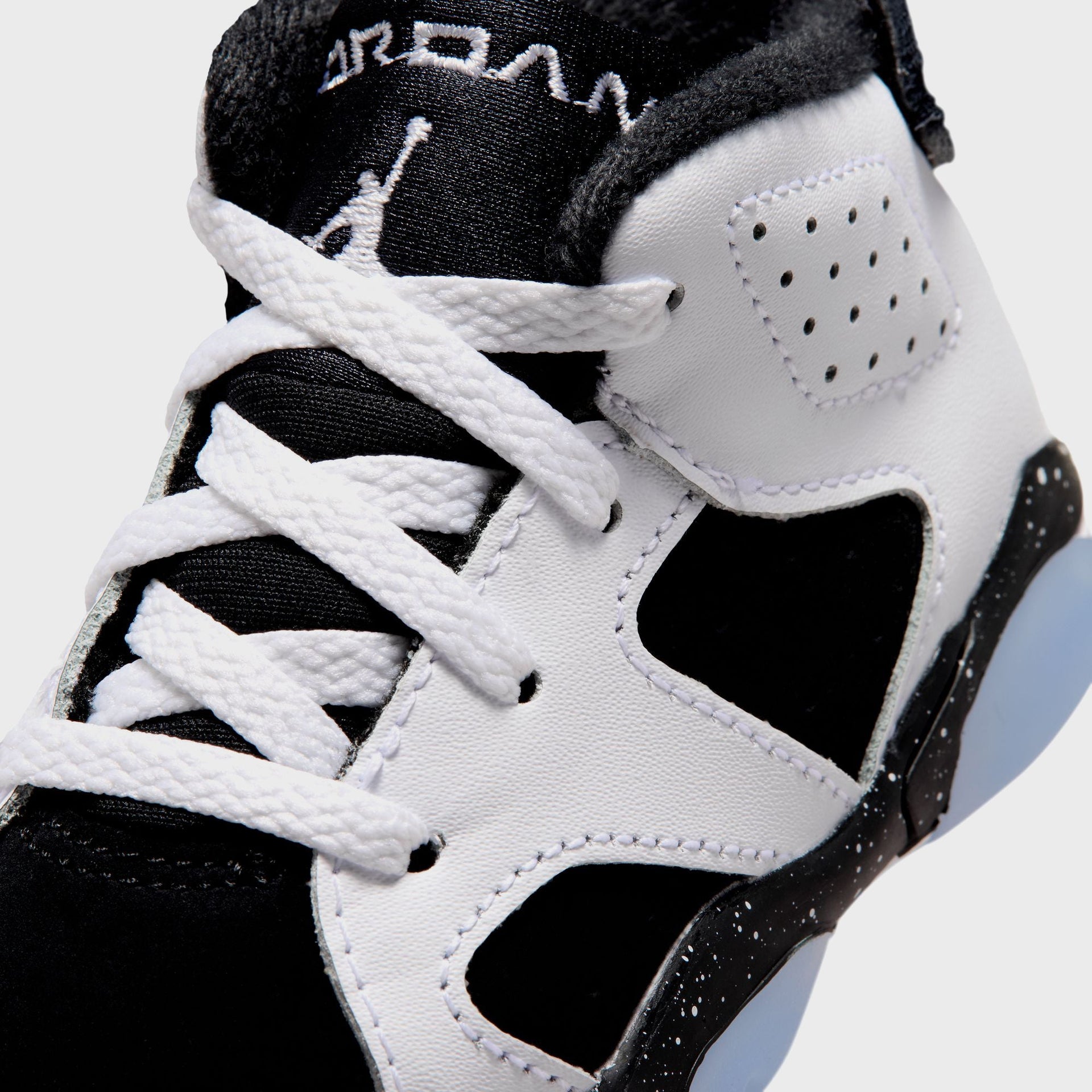 Jordan TD Jordan 6 Retro - White / Black