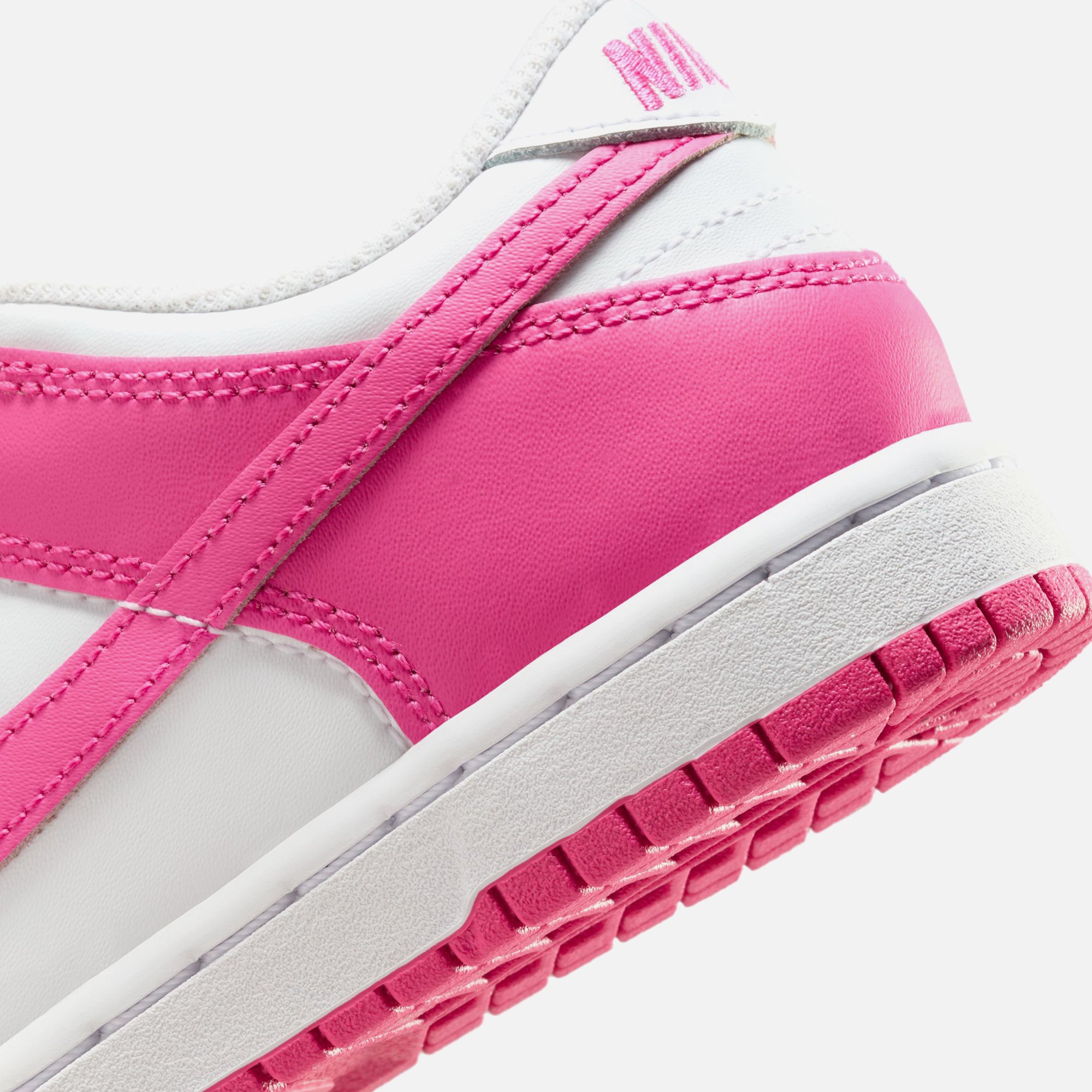 靴 Nike GS Dunk Low \"Laser Fuchsia\" Nike Dunk Low Laser Fuchsia PS | FB9108-102 | Laced