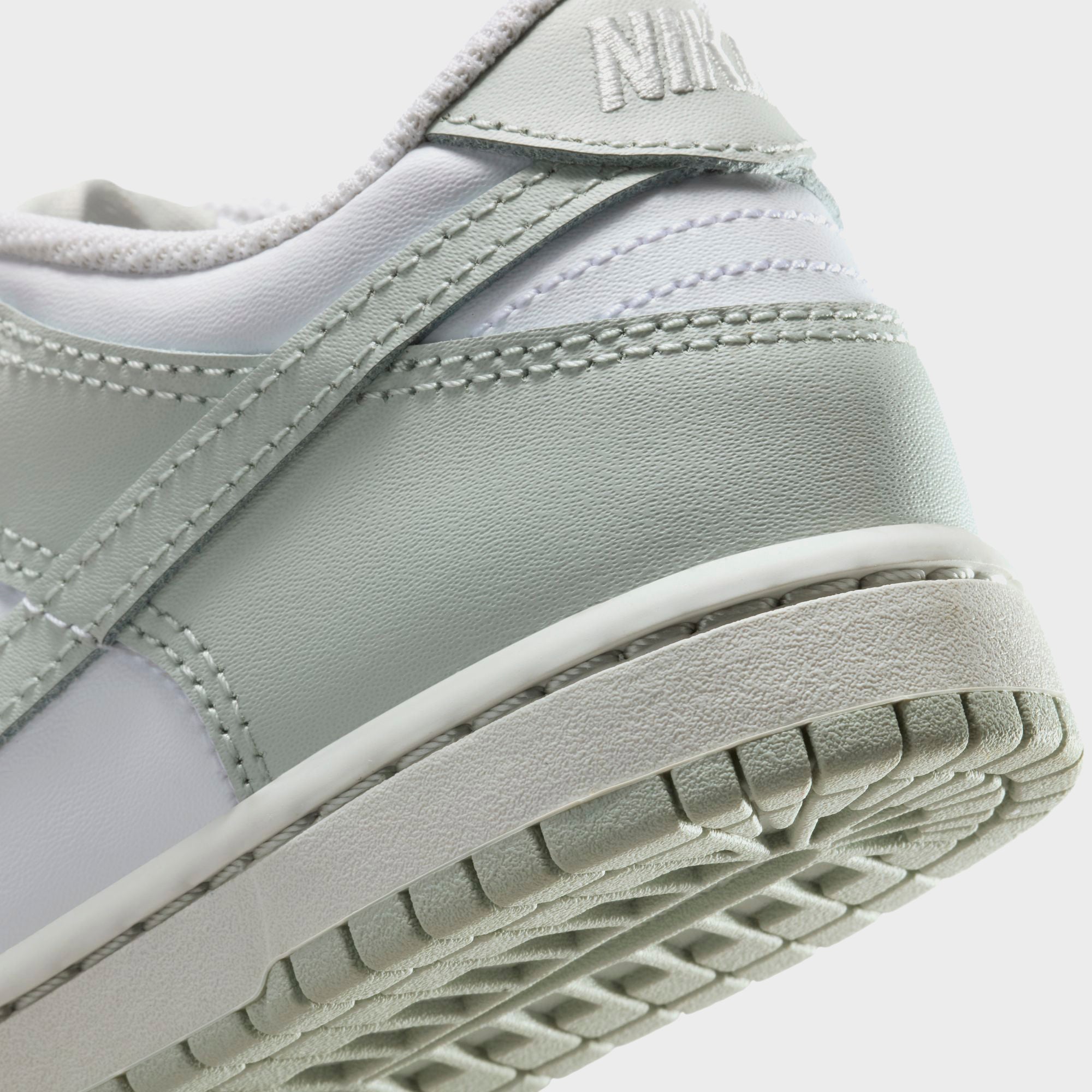 Nike Dunk Low  Pulse/White/llic Silver 22-29㎝ Nike Dunk Low SE Metallic Silver/White-Metallic Silver