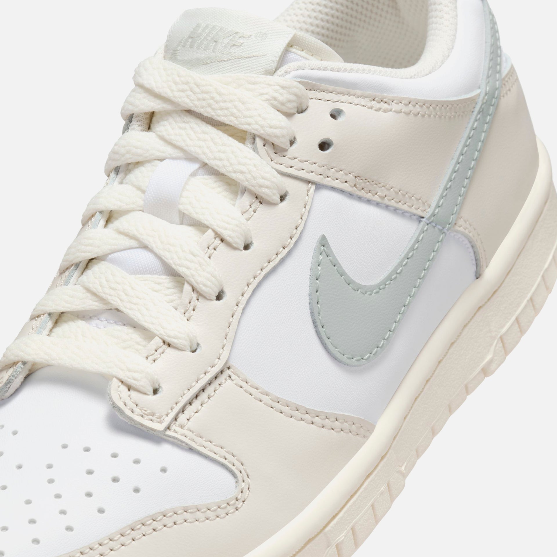 Nike GS Dunk Low - White / Light Silver / Phantom