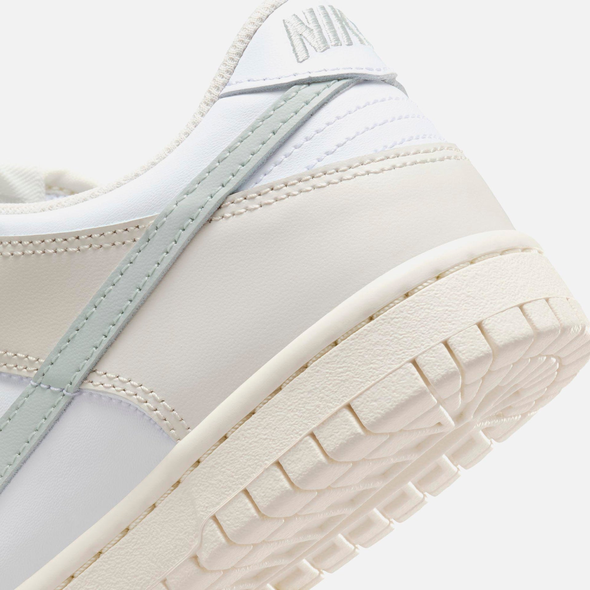 Nike GS Dunk Low - White / Light Silver / Phantom