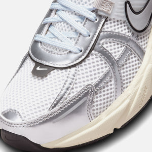 Nike WMNS V2K Runtekk - Summit White / Metallic Silver