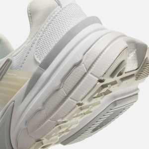 Nike WMNS V2K Run - White / Metallic Silver / Platinum