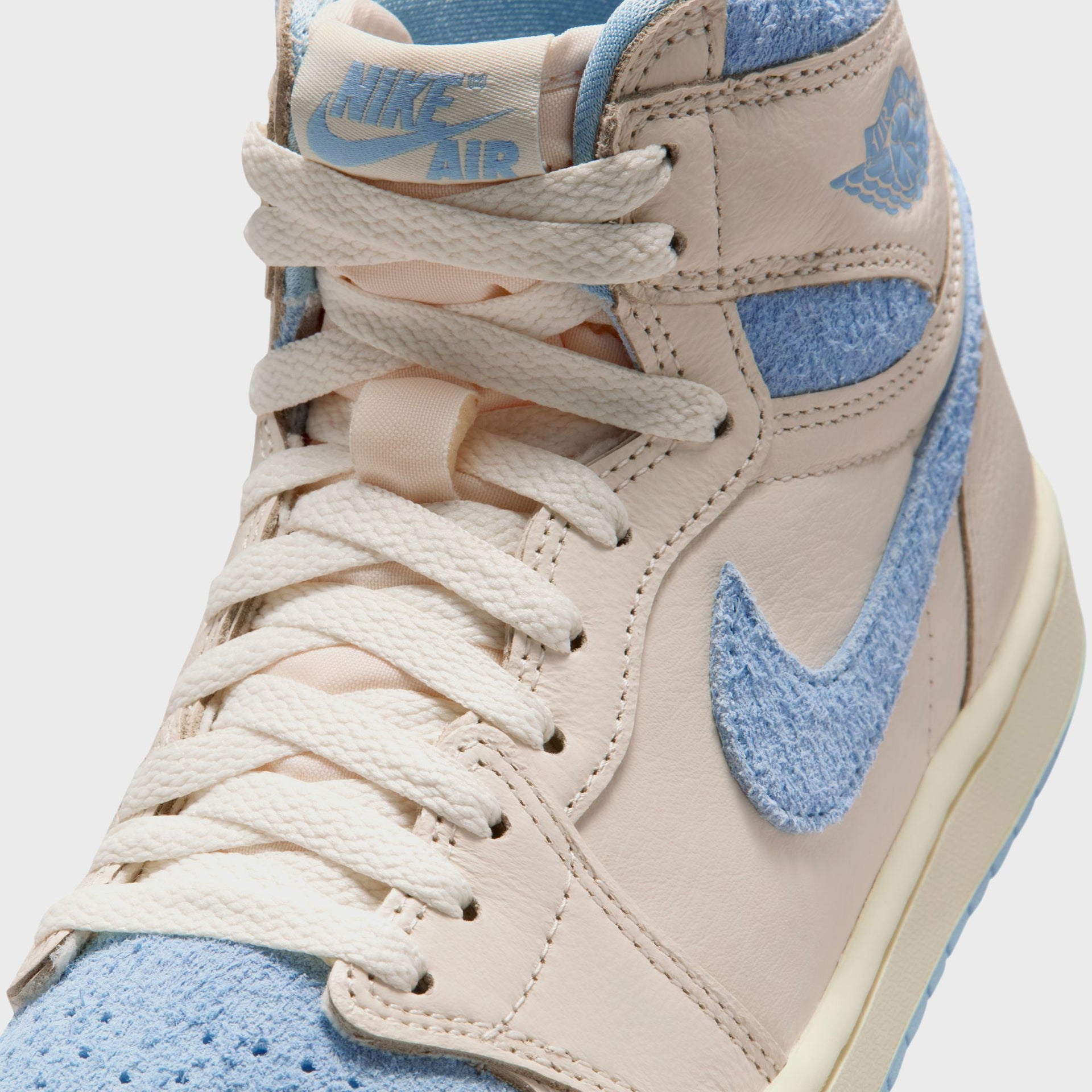 Jordan WMNS Air Jordan 1 Retro High OG - Pale Ivory / Psychic Blue / Coconut Milk