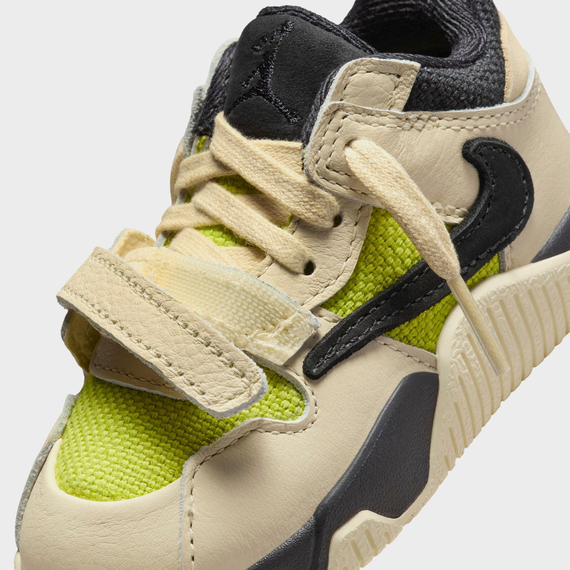 Jordan x Travis Scott TD Jumpman Jack TR - Bright Cactus / Muslin / Black