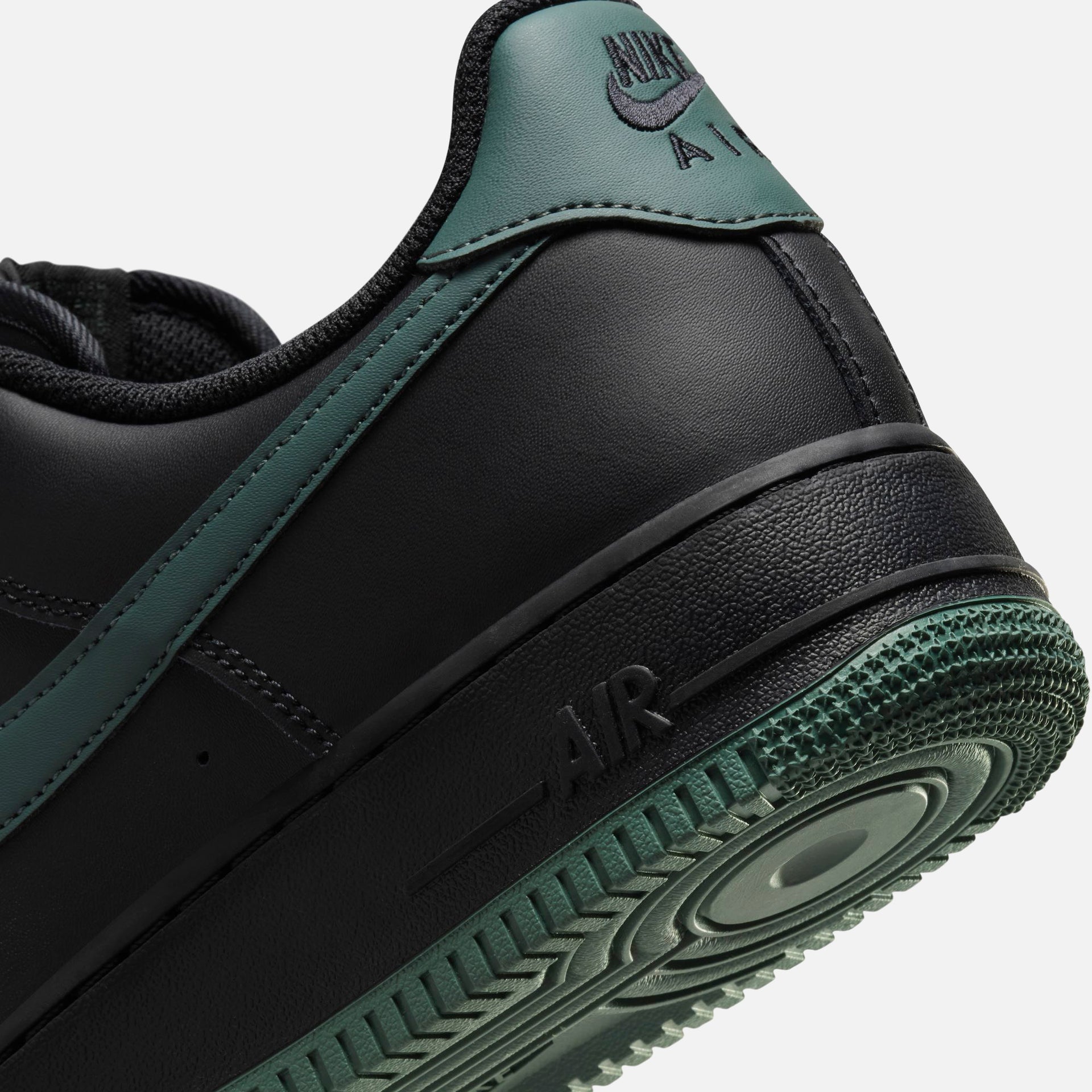 Nike Air Force 1 '07 LX - Black / Vintage Green