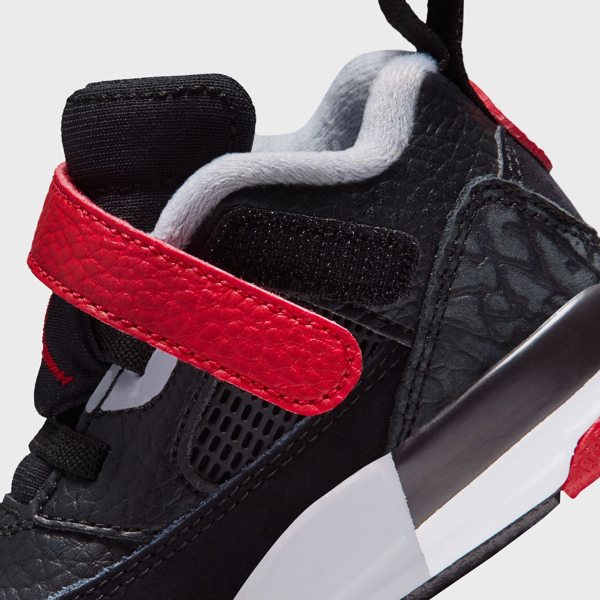 Jordan TD Spizike Low - Black / Wolf Grey / White / Gym Red
