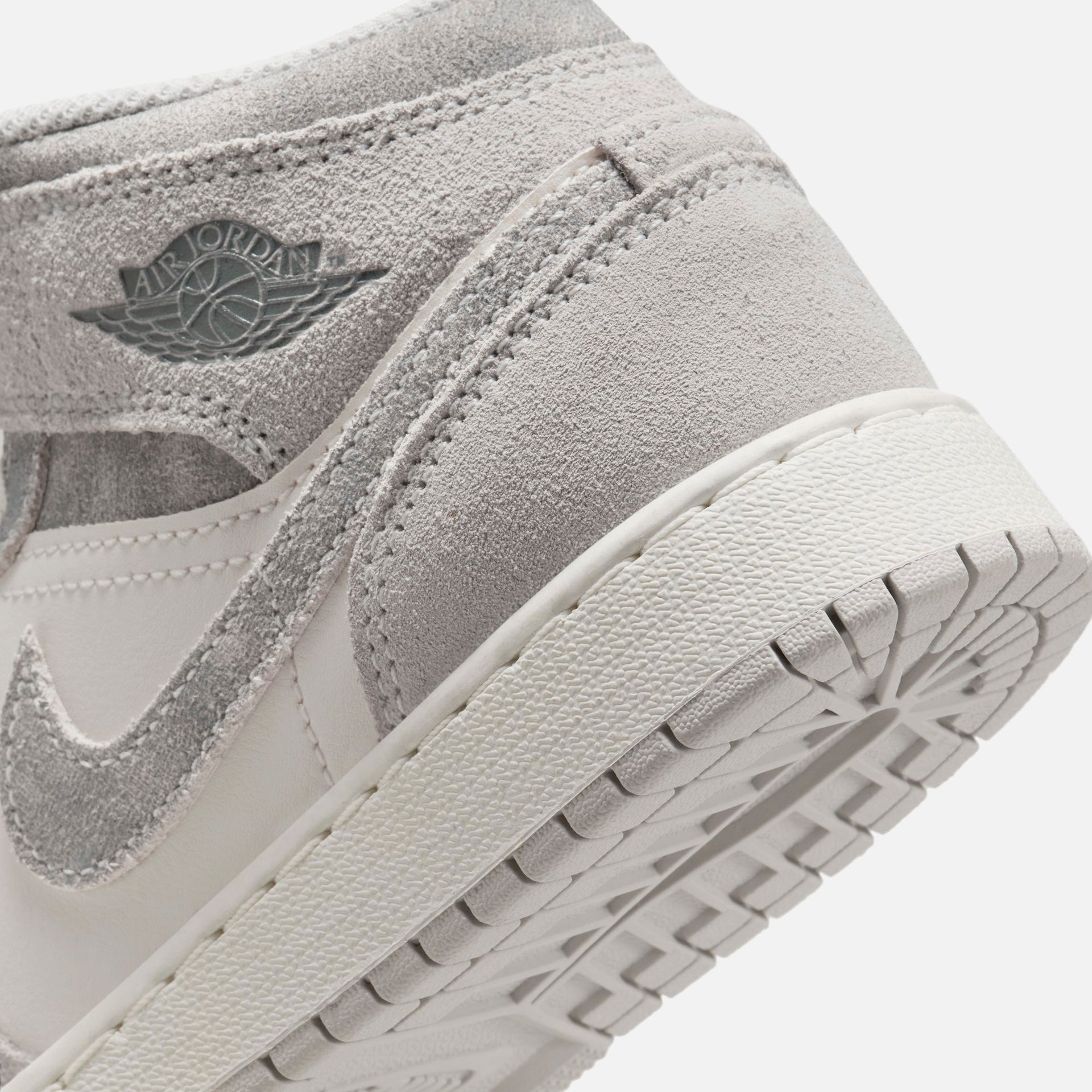 Jordan GS Air Jordan 1 Mid SE - White / Sail / Neutral Grey / Oxidized Green