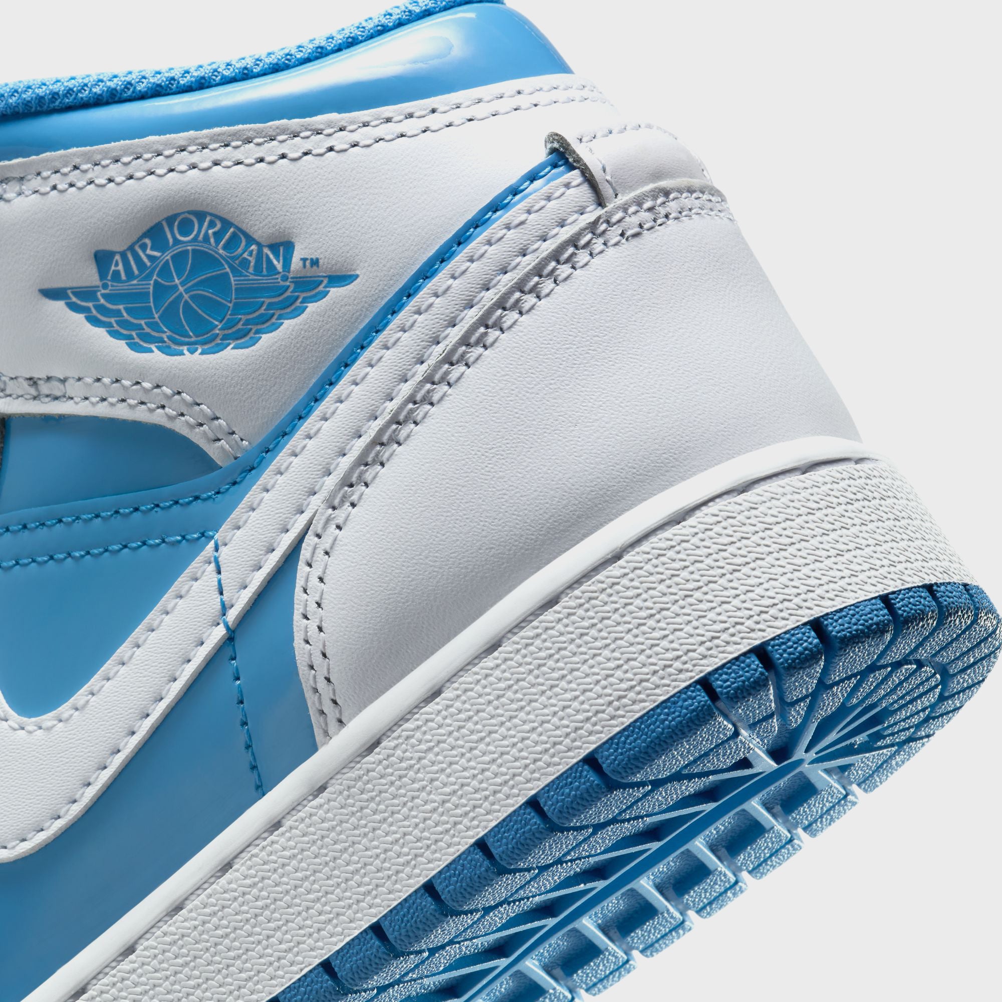 Jordan GS Air Jordan 1 Mid SE - White / Legend Blue – Kith