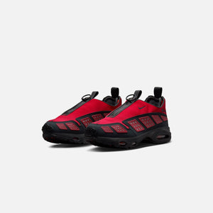 Nike WMNS Air Max SNDR GORE-TEX - Hyper Crimson / Fire Red / Black / Dark Smoke Grey