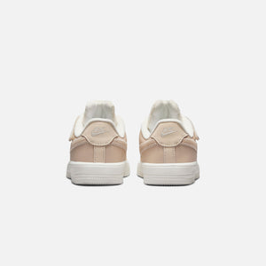 Nike PS Force 1 Low Easyon Se - Sand Drift / Sail / Dark Raisin / Pale Ivory