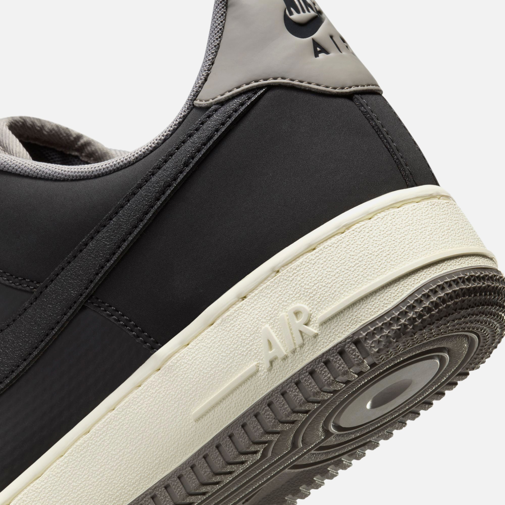国内配送 NIKE AIR FORCE 1 '07 LV8 BLACK/FLAT PEWTER-C.MILK Air Force 1 '07 LV8 'Black Flat Pewter' - Nike - FZ5225 001