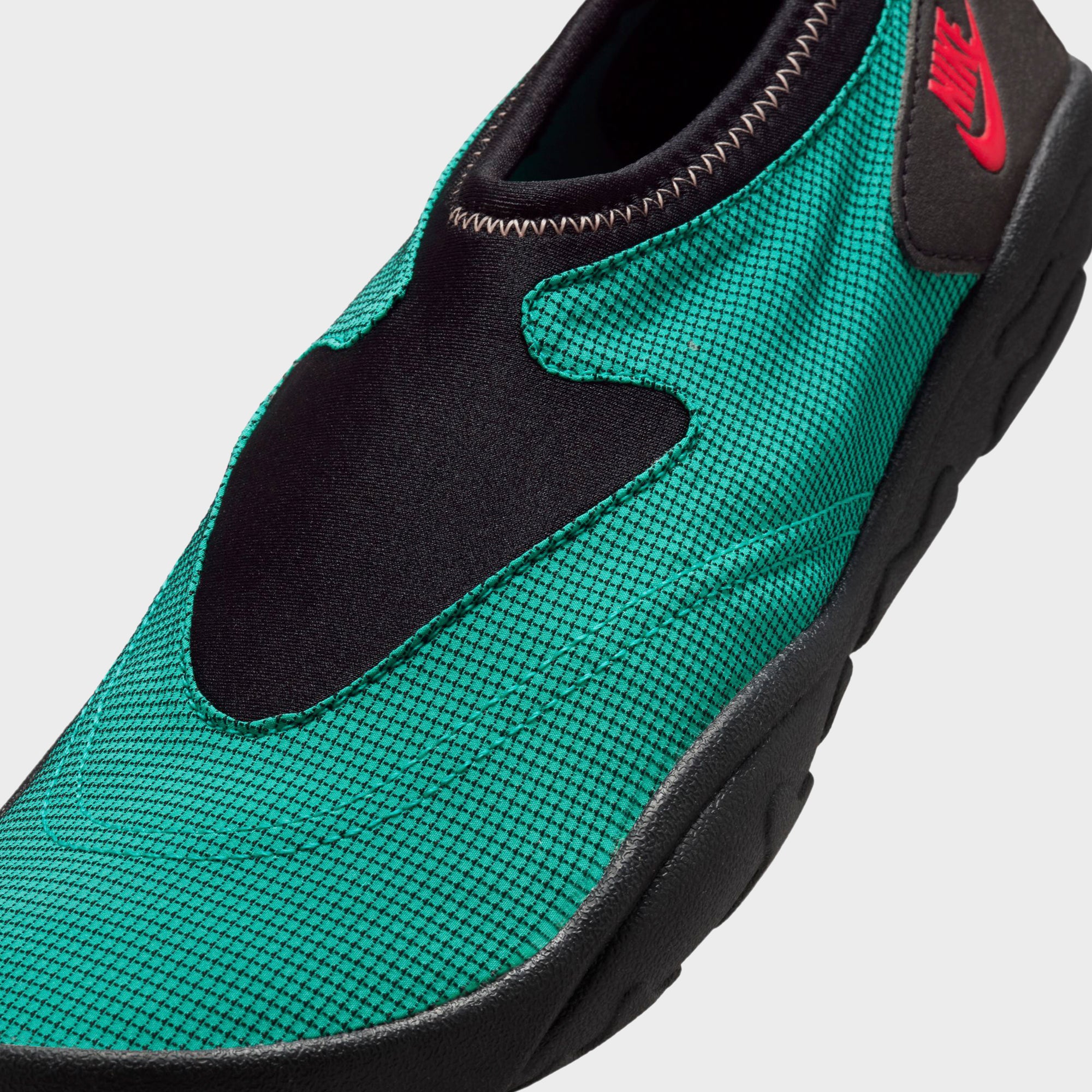 国内配送 NIKE AQUA TURF TURBO GREEN/TEAM SCARLET-BLACK Nike Aqua Turf – Oneness Boutique