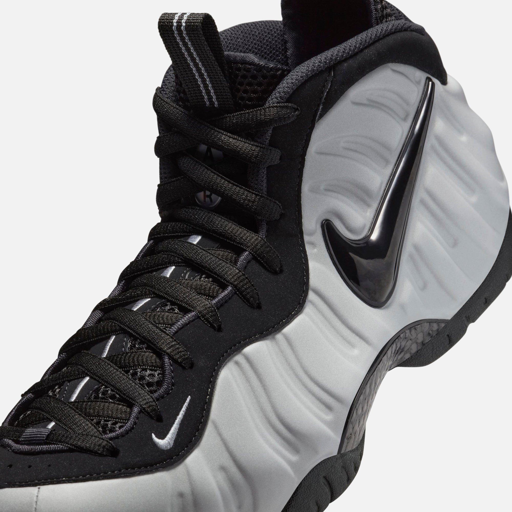 nike air foamposite pro silver