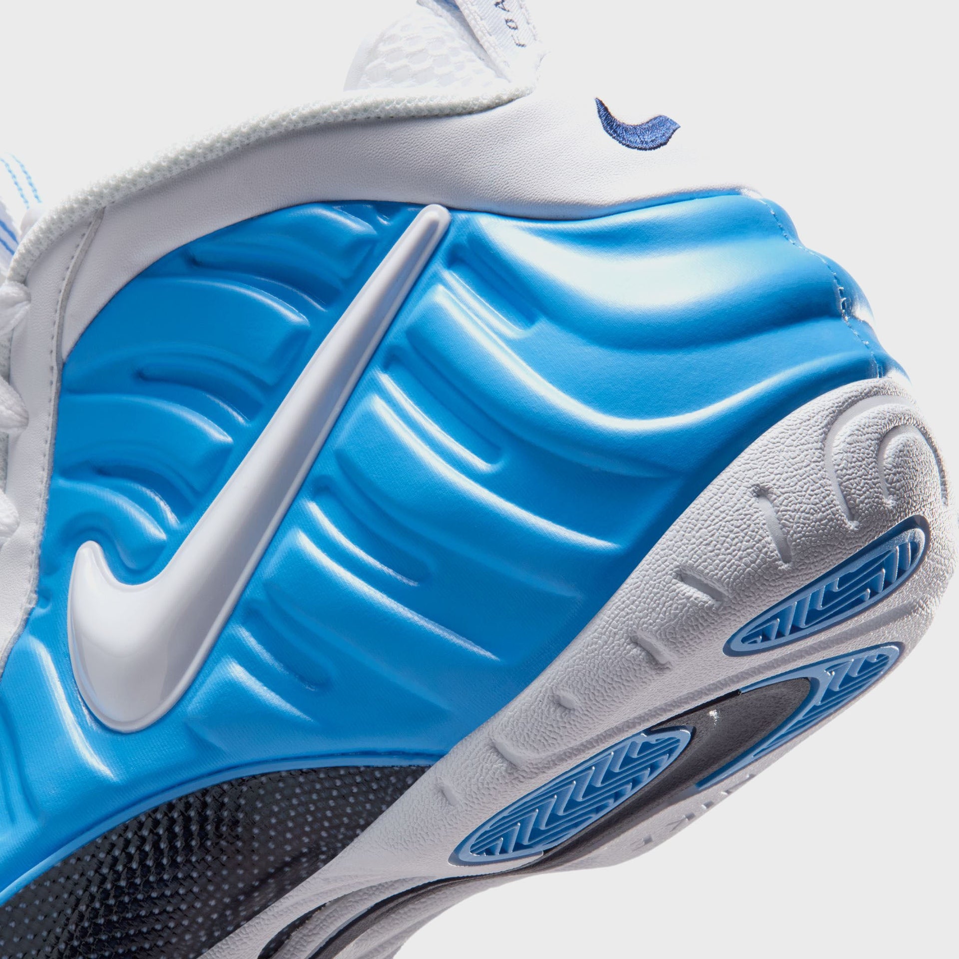 Nike Air Foamposite Pro - University Blue / White / Midnight Navy